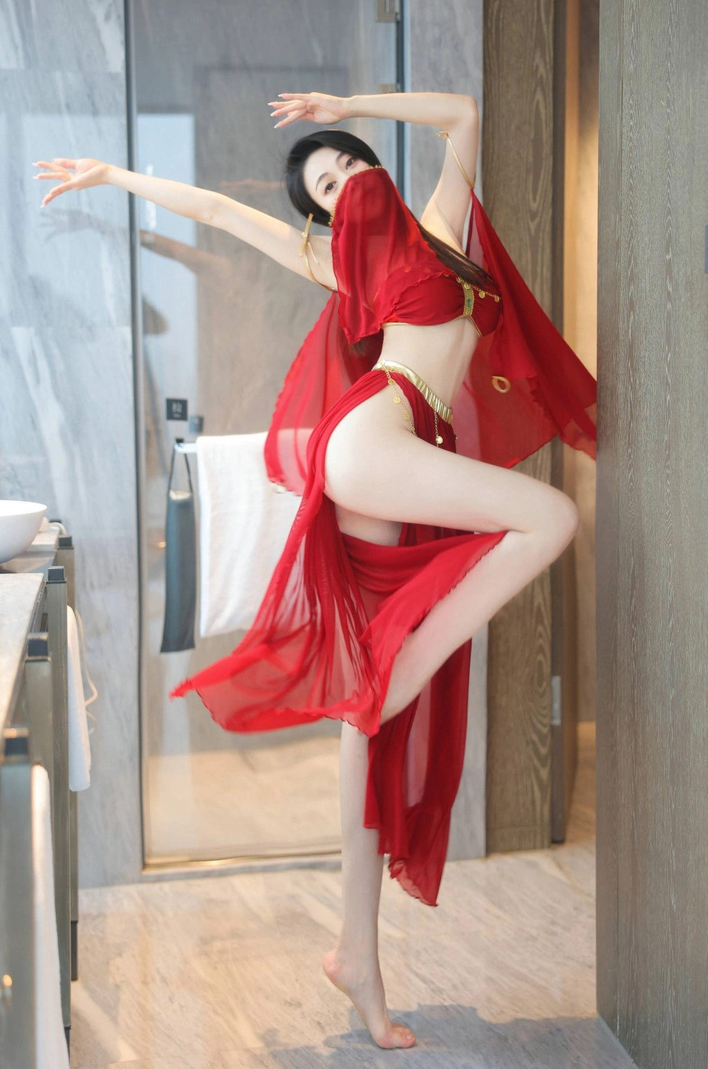 秀人网 清妙 内购私拍写真 身着红色舞裙展现迷人风采插图 秀人网 清妙 魅惑私拍写真 身着红色舞裙展现迷人风采