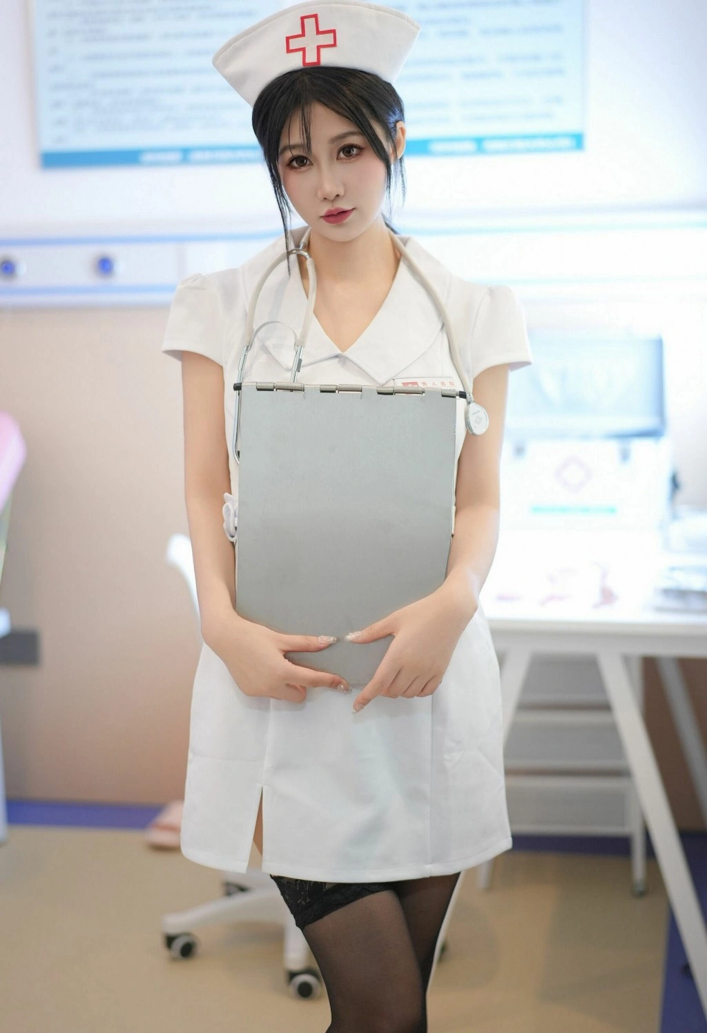 秀人网 laura阿姣 魅惑私拍写真 身着黑色丝袜的护士造型插图 秀人网 laura阿姣 魅惑私拍写真 身着黑色丝袜的护士造型