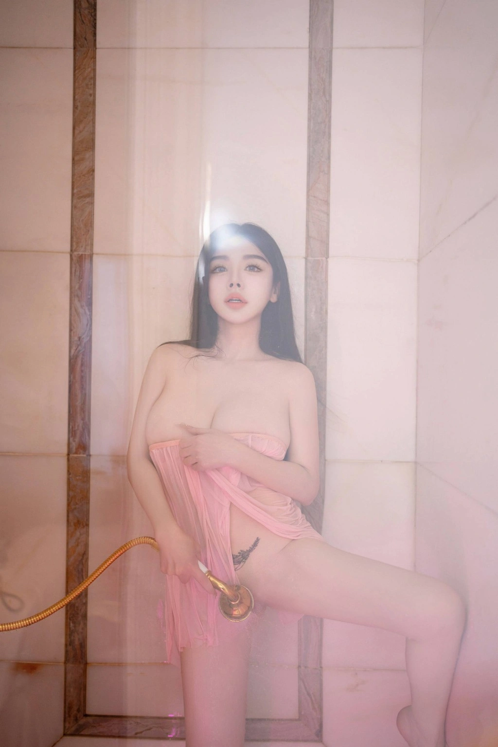 秀人网 潘思沁 浴室泡泡浴 粉红色的妩媚私房写真插图1 秀人网 潘思沁 浴室泡泡浴 粉红色的妩媚私房写真