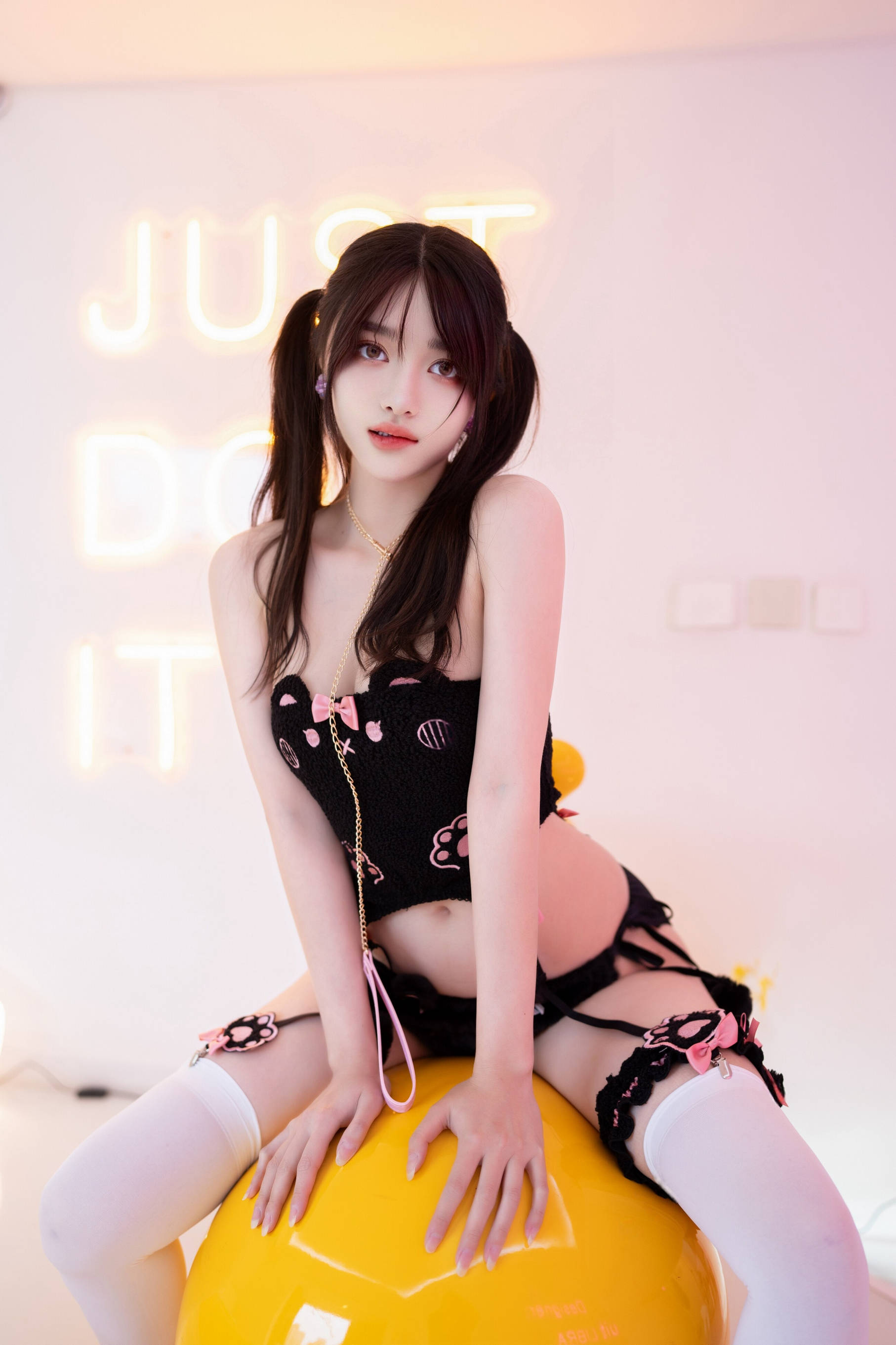 秀人网 白露lulu 内购私拍写真 黑色内衣展现极致诱惑风情插图 秀人网 白露lulu 内购私拍写真 黑色内衣展现极致诱惑风情