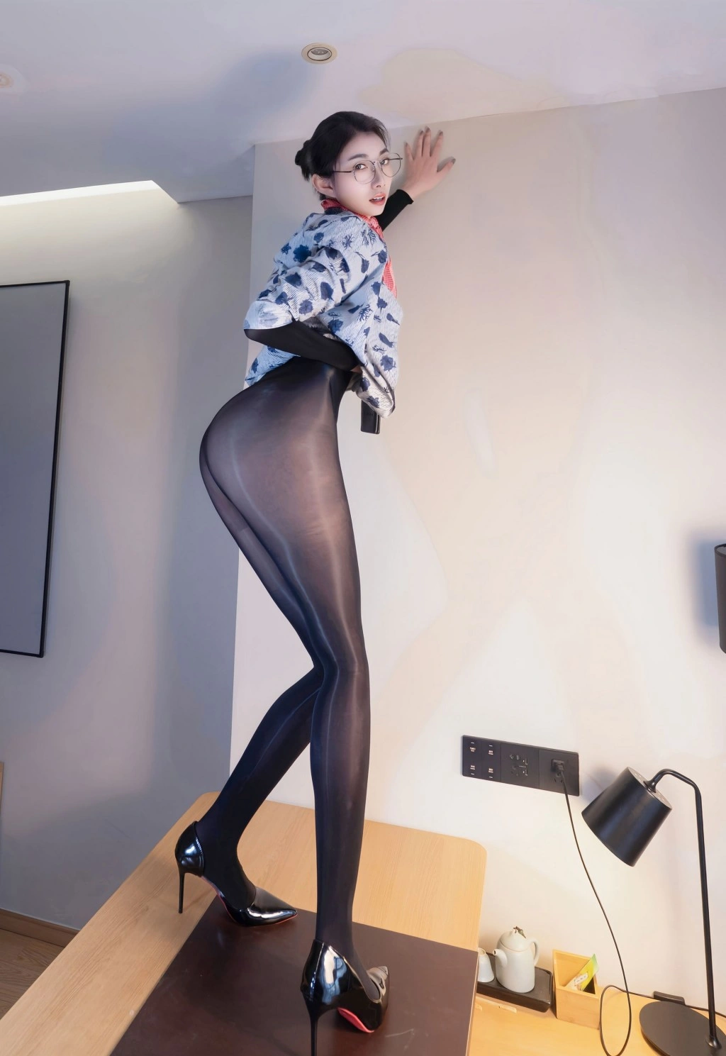 [XiuRen秀人网] No.11276 Vanessa 新人首套写真 极品诱惑修长美腿美女 [77张]插图1