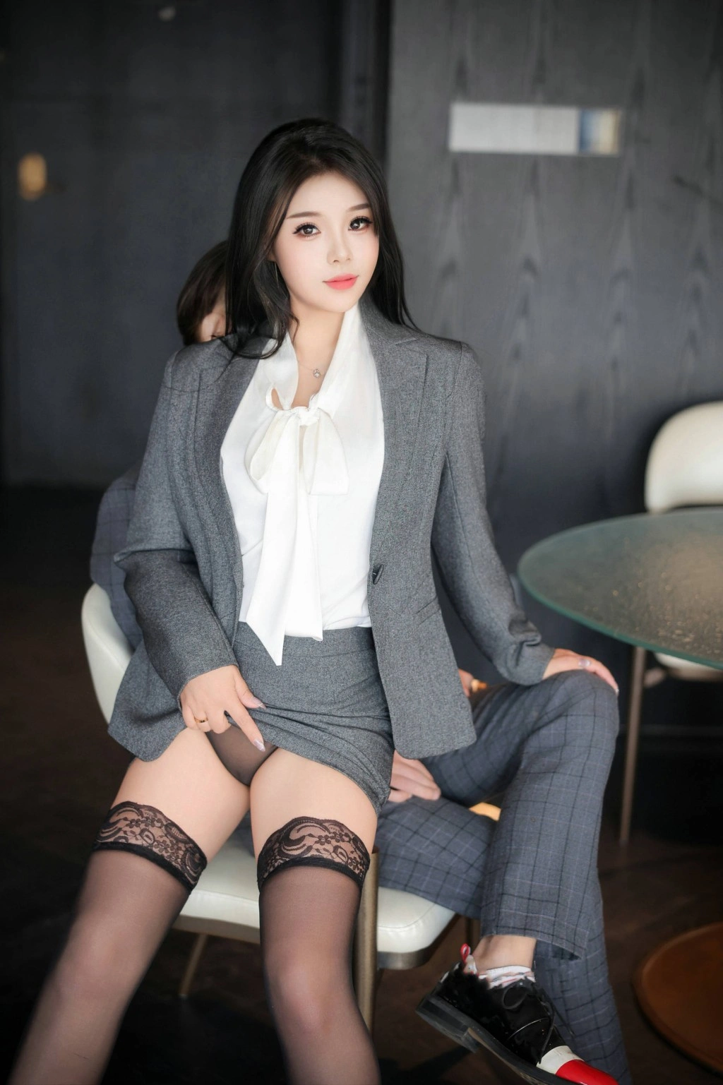 秀人网 麦田 职业OL制服魅惑私拍写真插图1