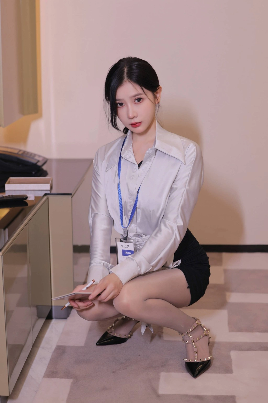 秀人网 尹甜甜 魅惑OL制服私拍写真