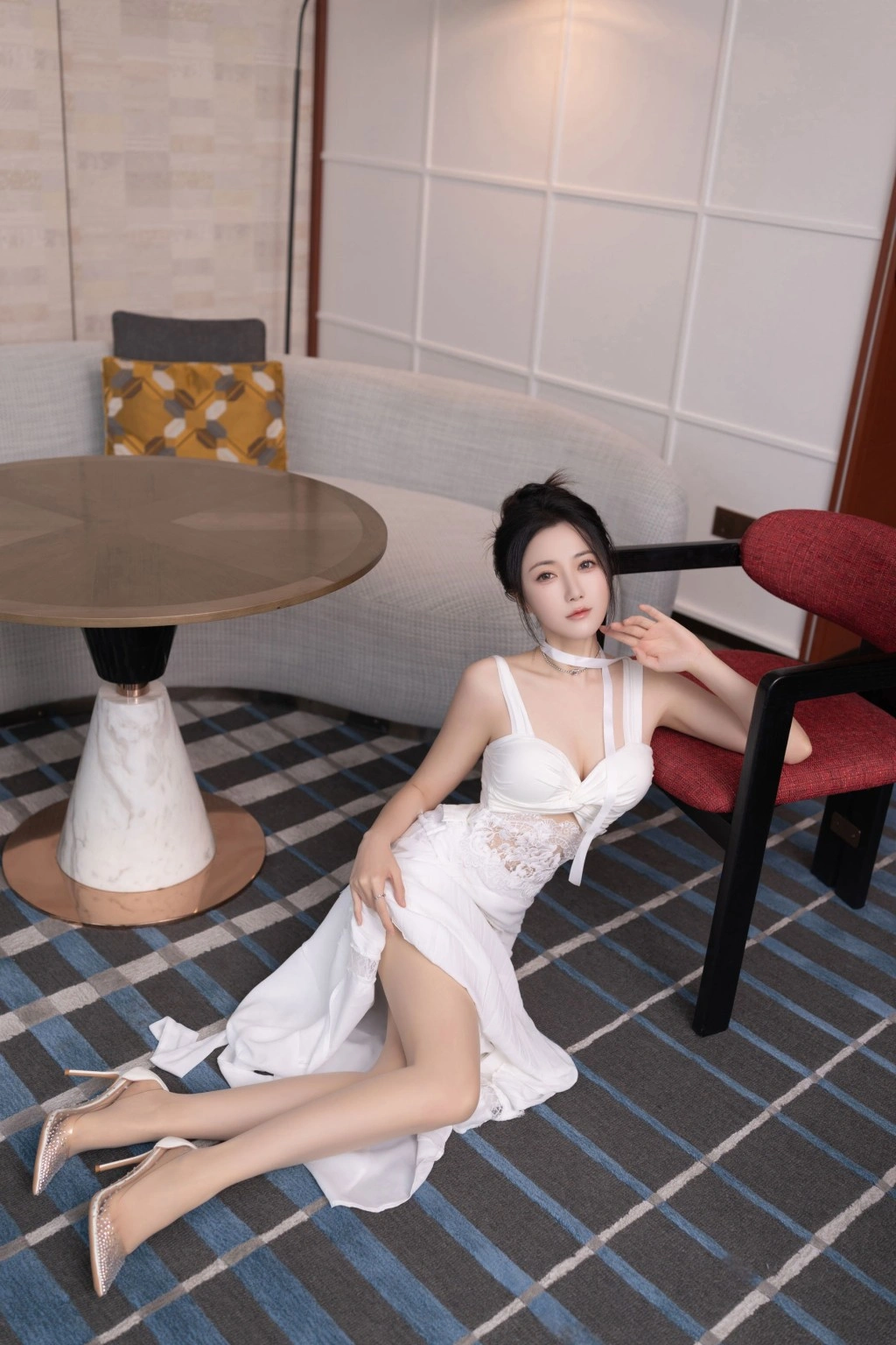 秀人网 鱼子酱Fish 白裙肉丝魅惑私拍写真