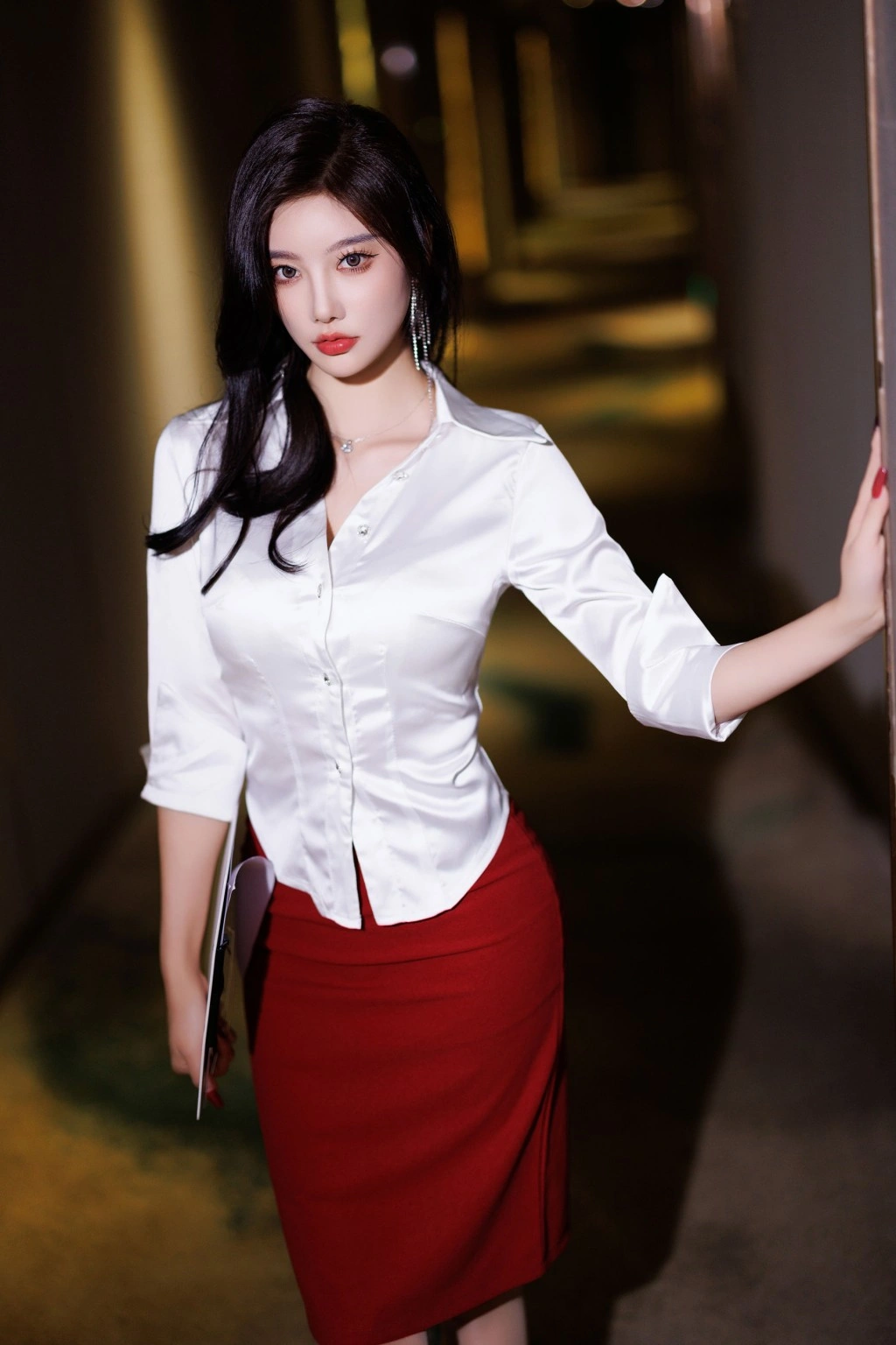 秀人网 杨晨晨 火辣红色短裙性感私拍写真插图3 秀人网 杨晨晨 火辣红色短裙性感私拍写真
