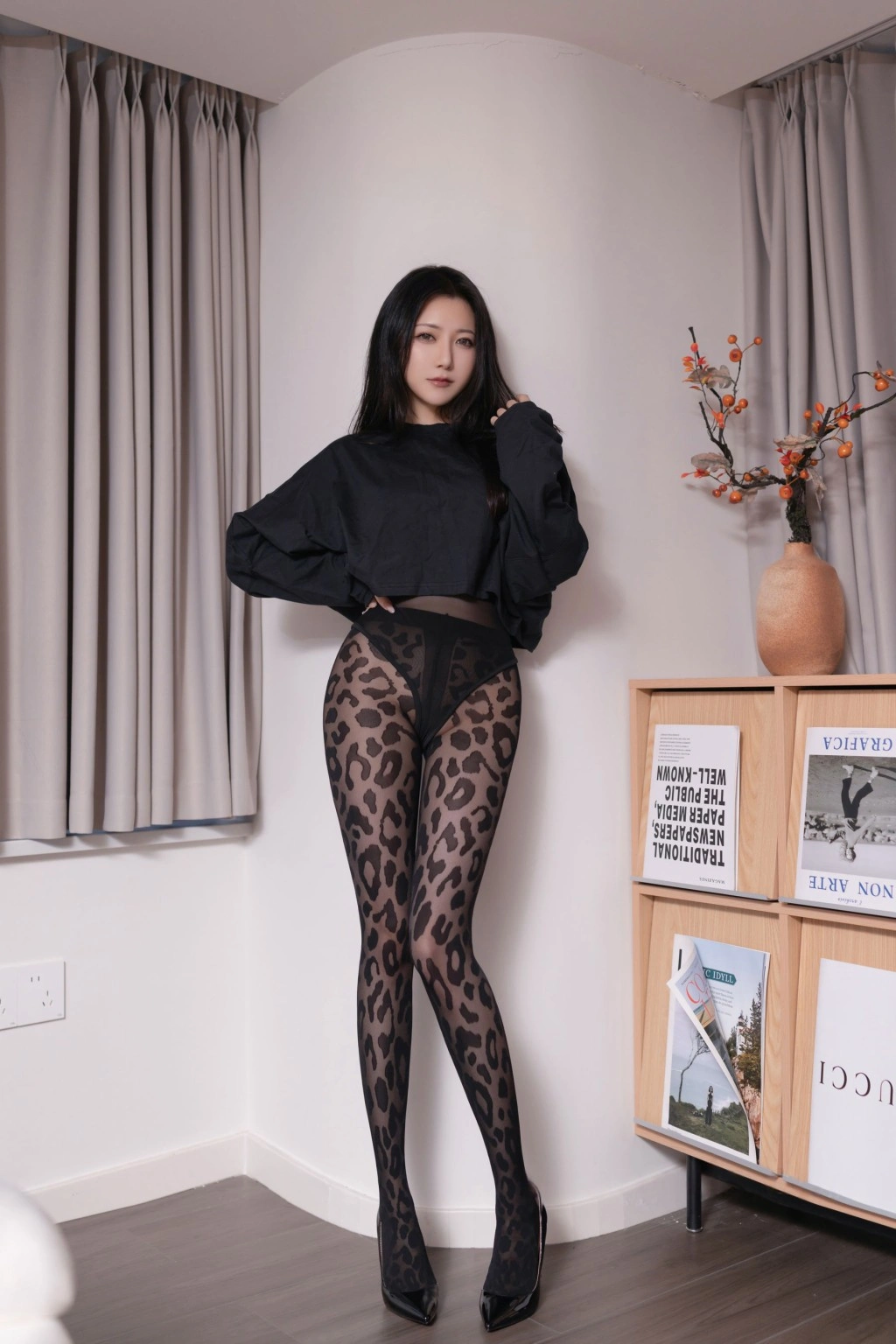 秀人网 鱼子酱Fish 性感丝袜诱惑私拍写真插图 秀人网 鱼子酱Fish 性感丝袜诱惑私拍写真