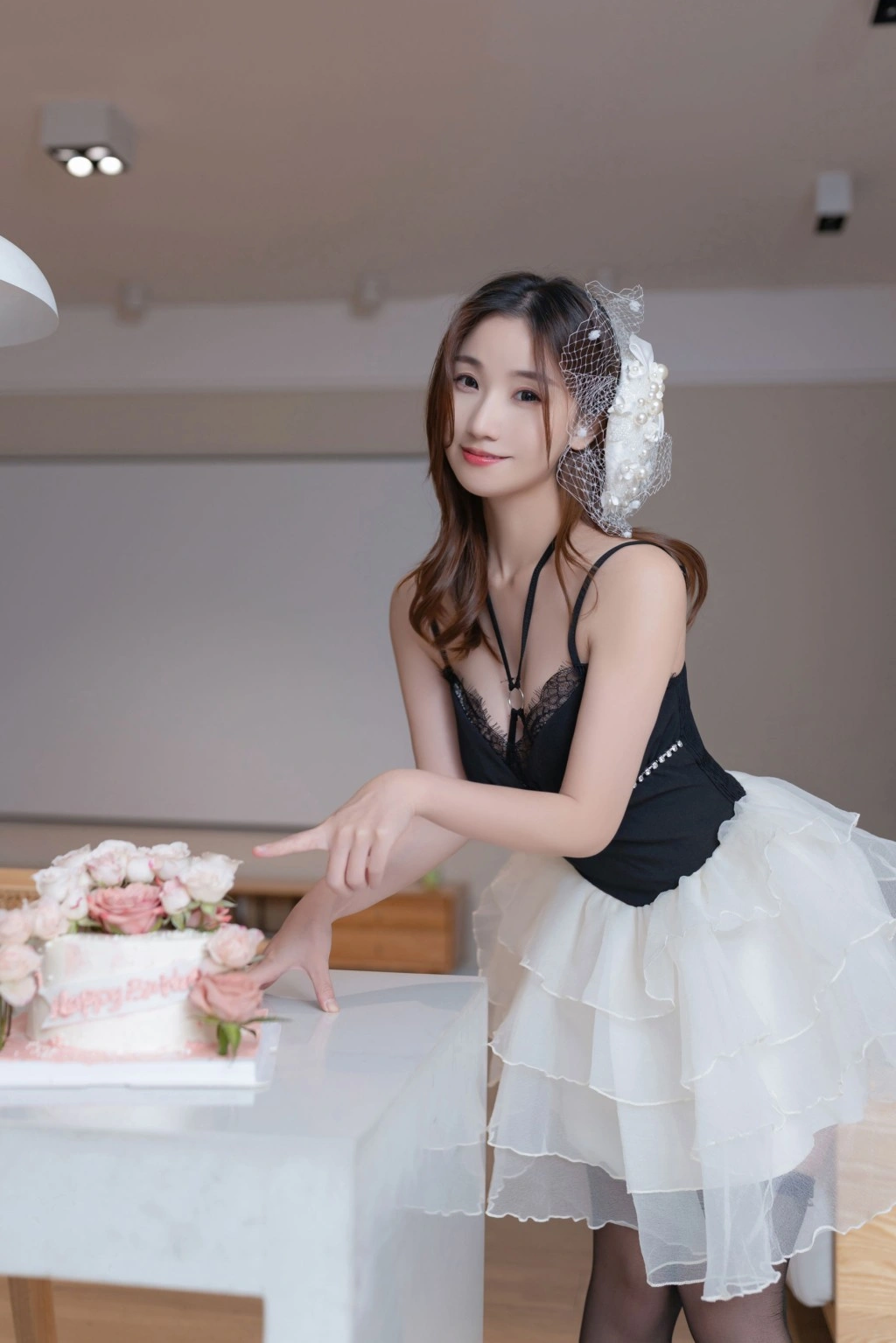 秀人网 杏子 生日快乐魅惑私拍写真插图 秀人网 杏子 生日快乐魅惑私拍写真