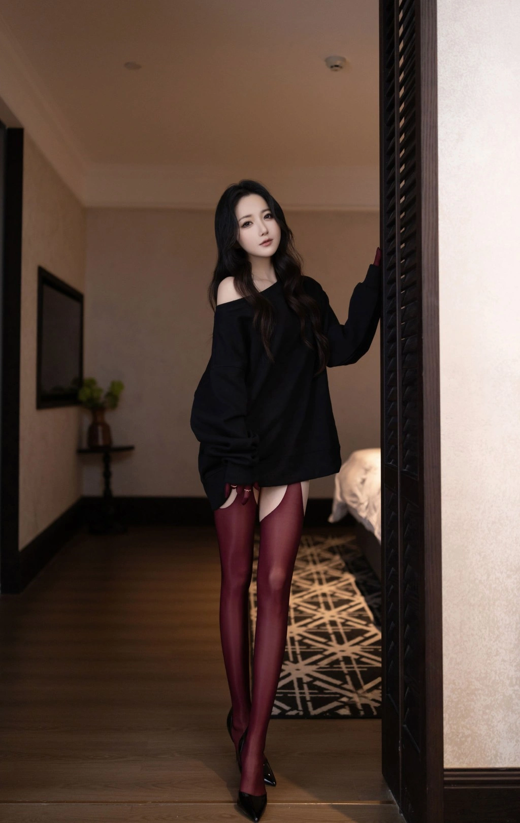秀人网 鱼子酱Fish 红与黑魅惑私拍写真插图1 秀人网 鱼子酱Fish 红黑魅惑私拍写真