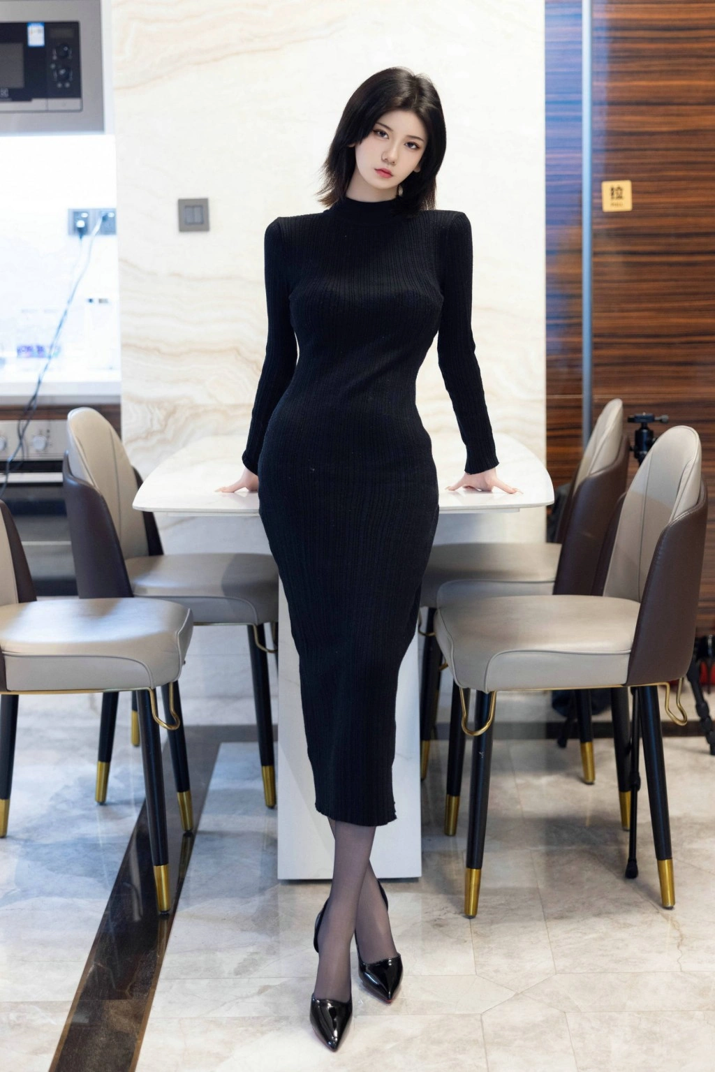 秀人网 赵语嫣baby 黑色包臀裙私拍写真插图1 秀人网 赵语嫣baby 黑色魅惑私拍写真