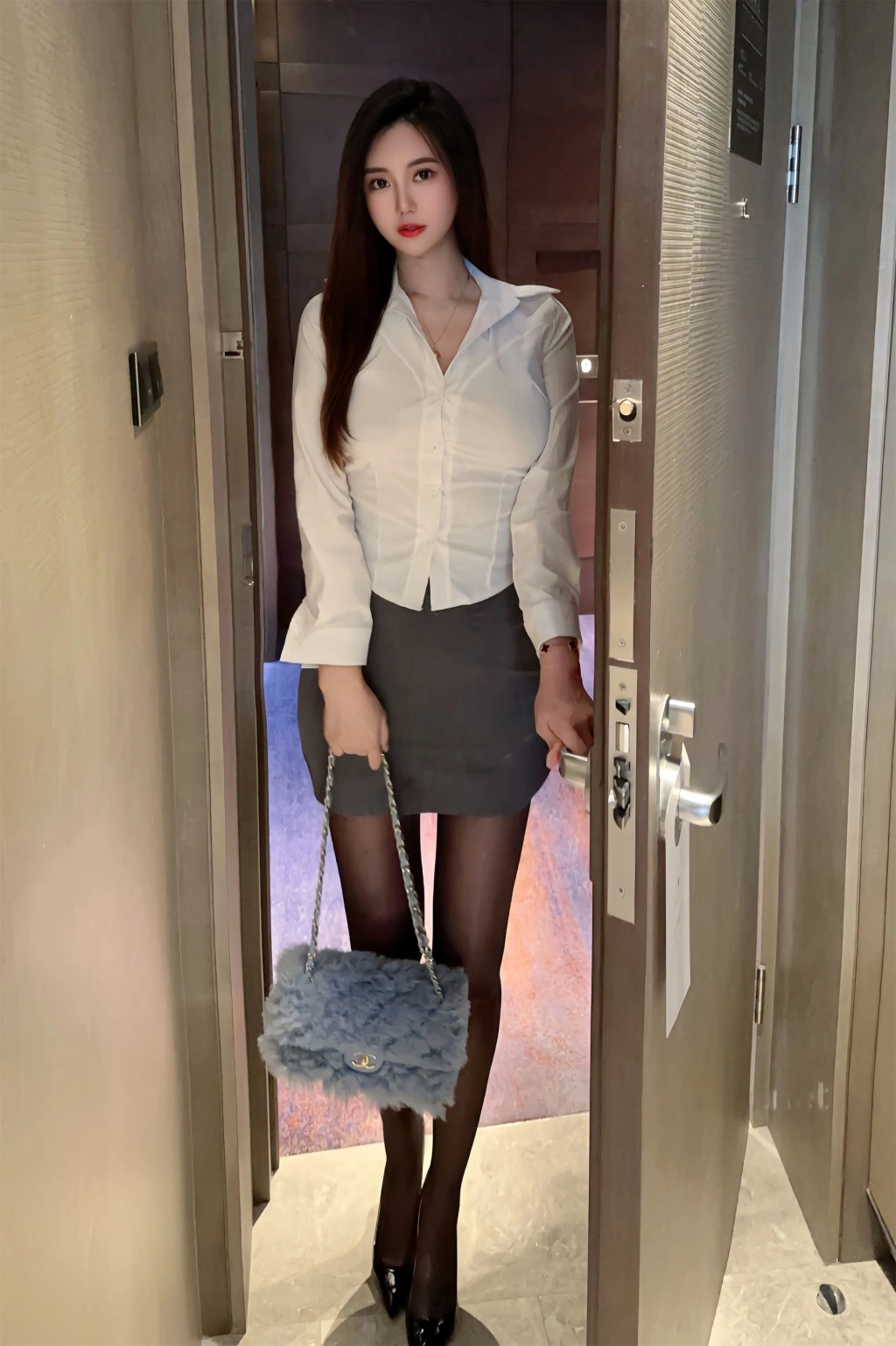 秀人网 绮里嘉 为夫还债的妩媚少妇私拍写真