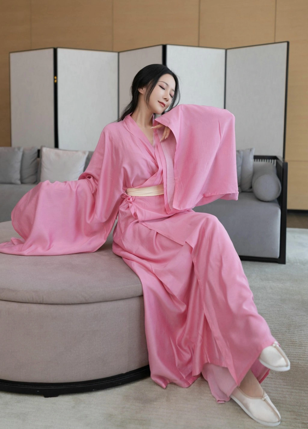 秀人网 鱼子酱Fish 月影纱下的魅惑私拍写真插图1 秀人网 鱼子酱Fish 月影纱下的魅惑私拍写真