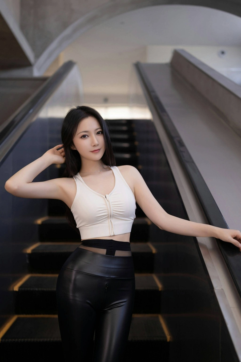 秀人网 鱼子酱Fish 行李托运魅惑私拍写真