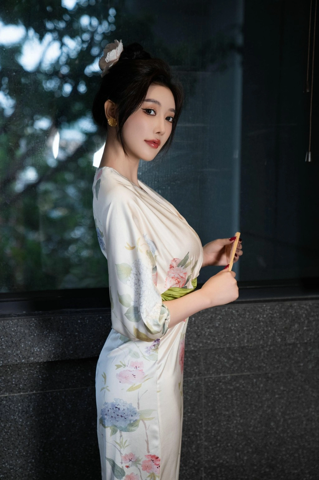 秀人网 杨晨晨 白色睡袍红色内衣私拍写真
