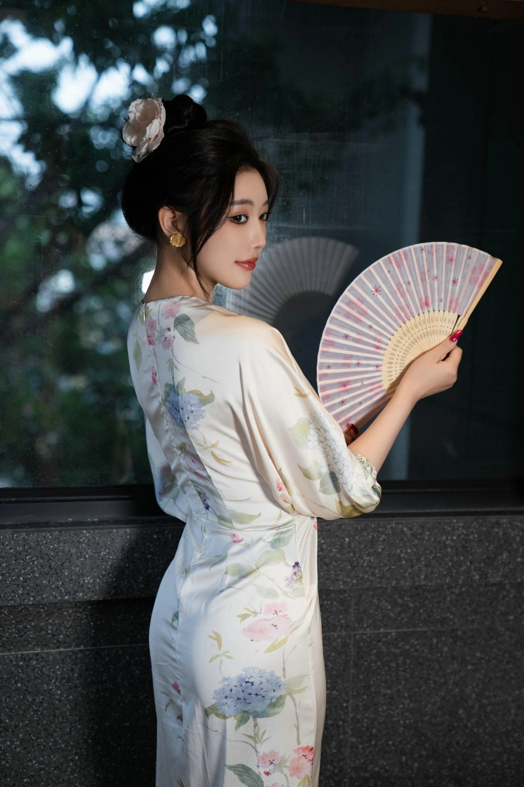 秀人网 杨晨晨 白色睡袍红色内衣私拍写真