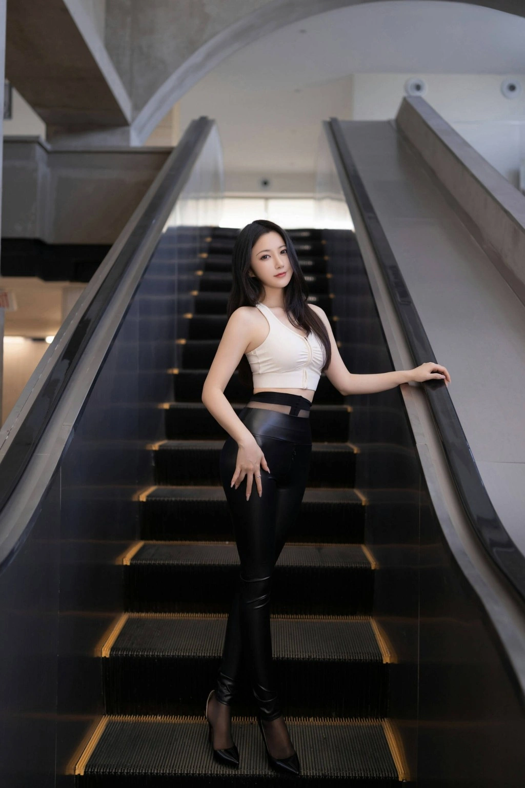 秀人网 鱼子酱Fish 行李托运魅惑私拍写真
