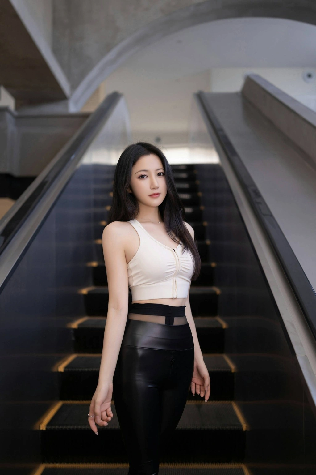 秀人网 鱼子酱Fish 行李托运魅惑私拍写真