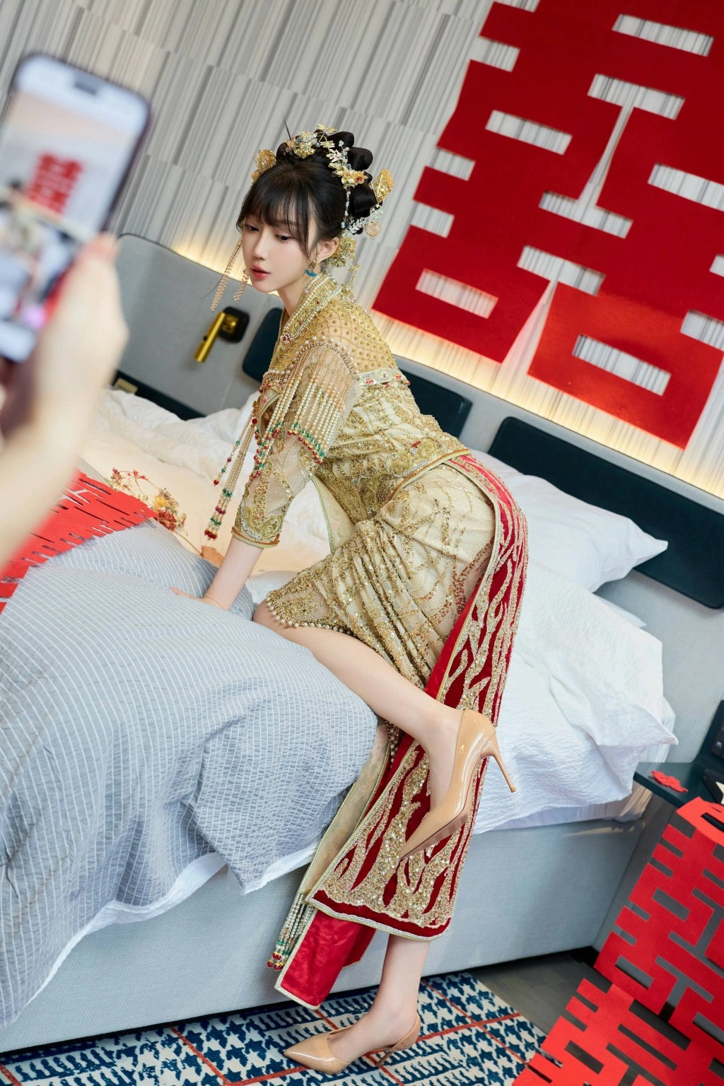秀人网 玥儿玥er 婚纱制服魅力私房写真插图 秀人网 玥儿玥er 婚纱制服魅力私房写真