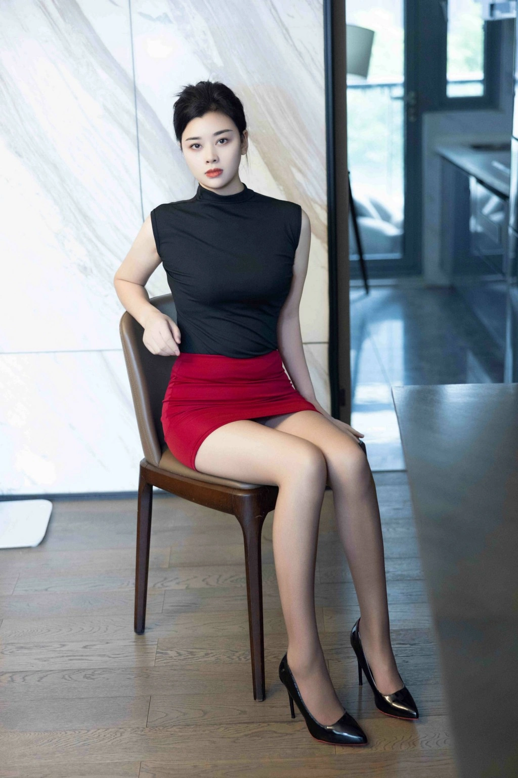 秀人网 徐清妍 魅惑私拍写真 OL黑色丝袜插图1 秀人网 徐清妍 魅惑私拍写真 OL黑色丝袜