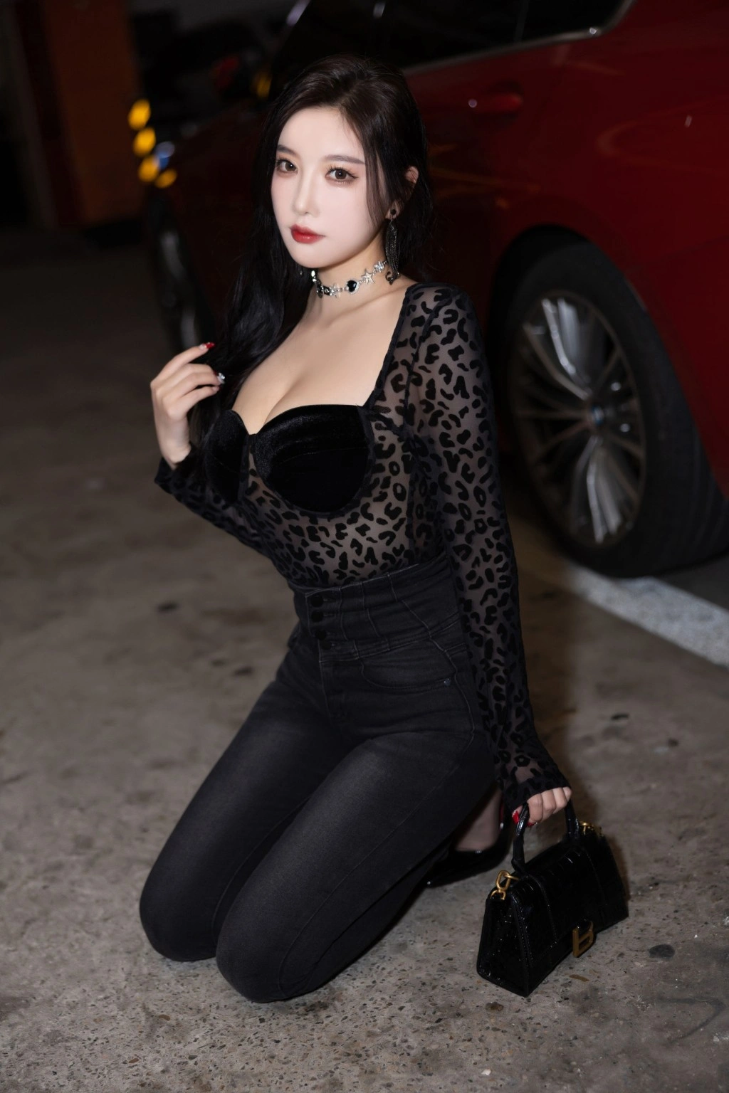 秀人网 杨晨晨 黑色牛仔裤魅惑私拍写真插图 秀人网 杨晨晨 黑色牛仔裤魅惑私拍写真