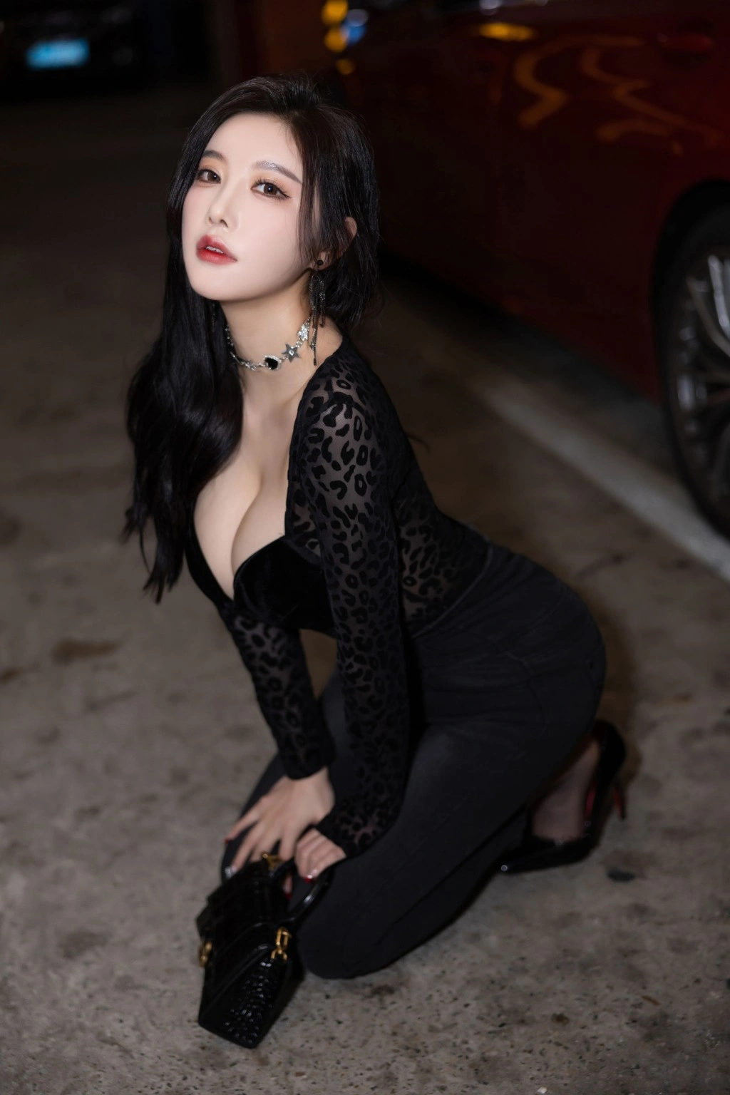秀人网 杨晨晨 黑色牛仔裤魅惑私拍写真插图1 秀人网 杨晨晨 黑色牛仔裤魅惑私拍写真