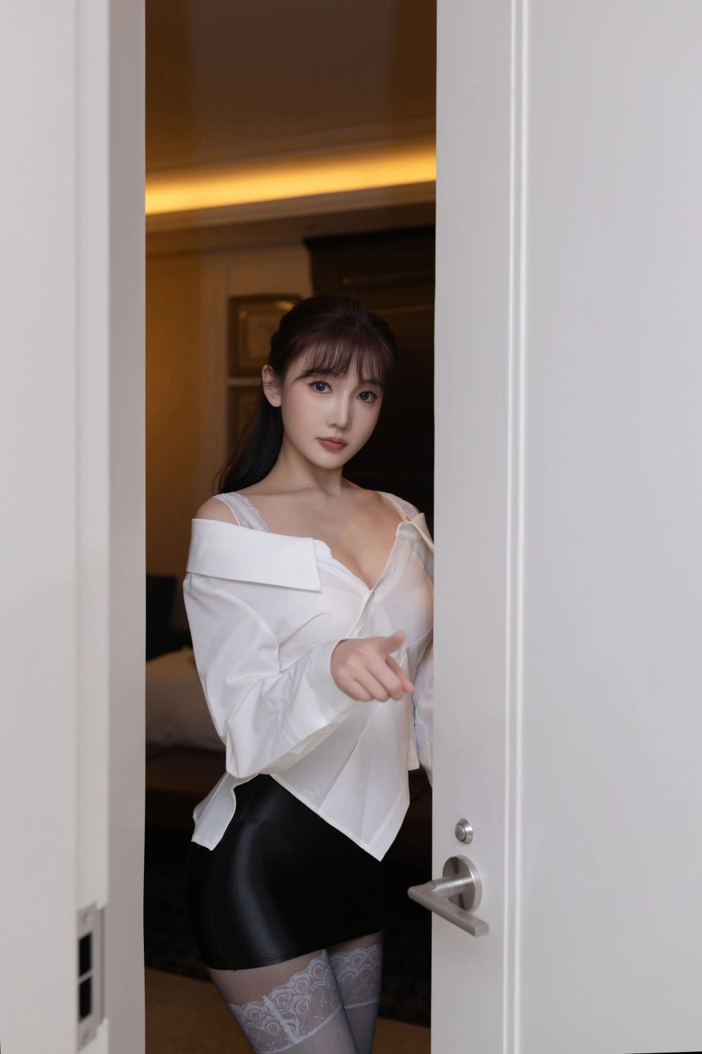 秀人网 陆萱萱 魅惑私拍写真 剧情演绎陌生邂逅插图1 秀人网 陆萱萱 魅惑私拍写真 剧情演绎陌生邂逅