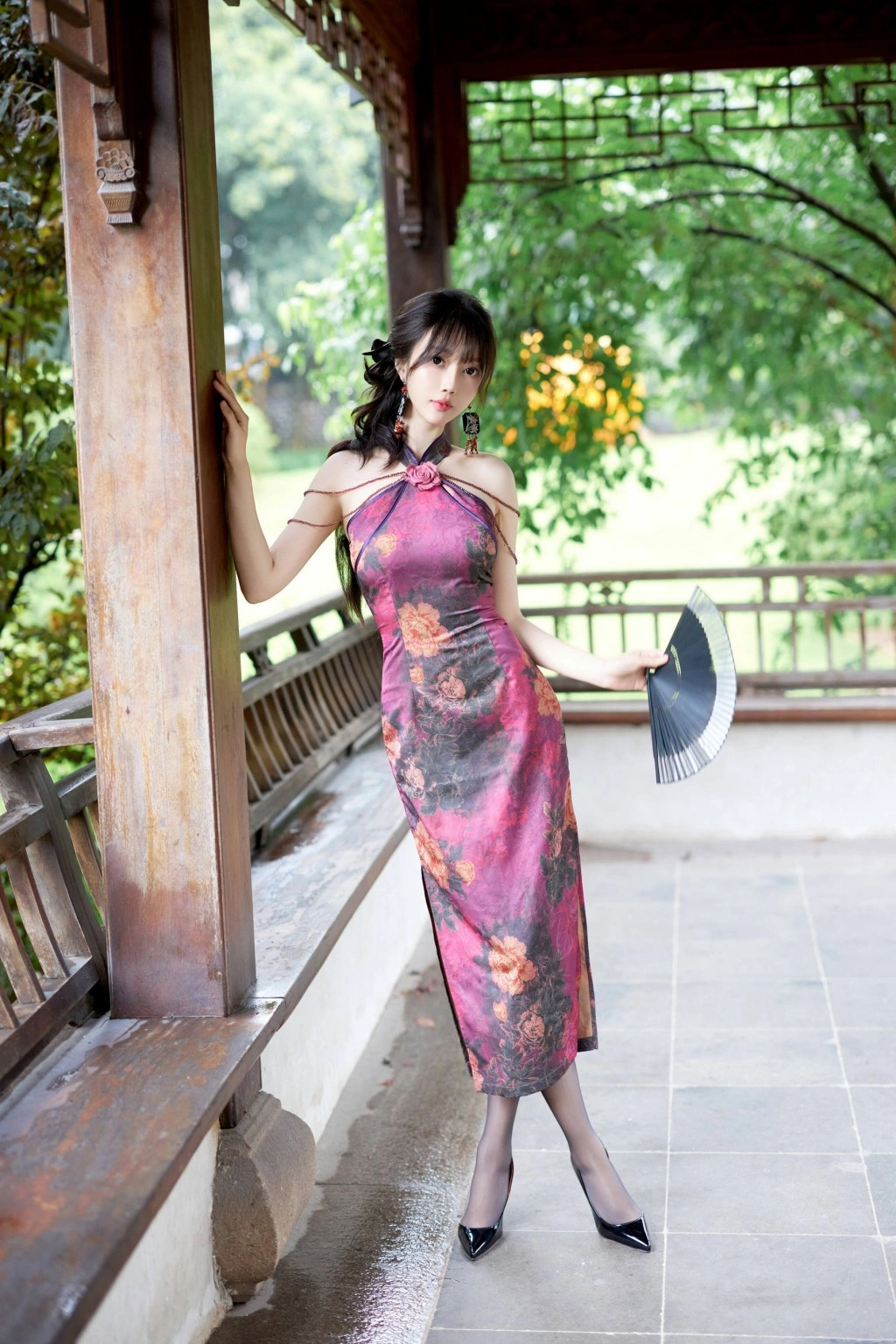 秀人网 玥儿玥er 魅惑私拍写真 紫韵旗袍 2.0插图1 秀人网 玥儿玥er 魅惑私拍写真 紫韵旗袍 2.0