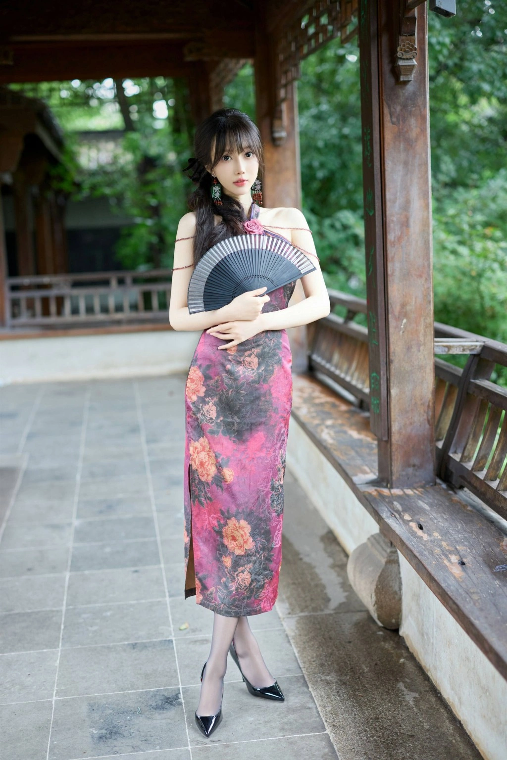 秀人网 玥儿玥er 魅惑私拍写真 紫韵旗袍 2.0插图1 秀人网 玥儿玥er 魅惑私拍写真 紫韵旗袍 2.0