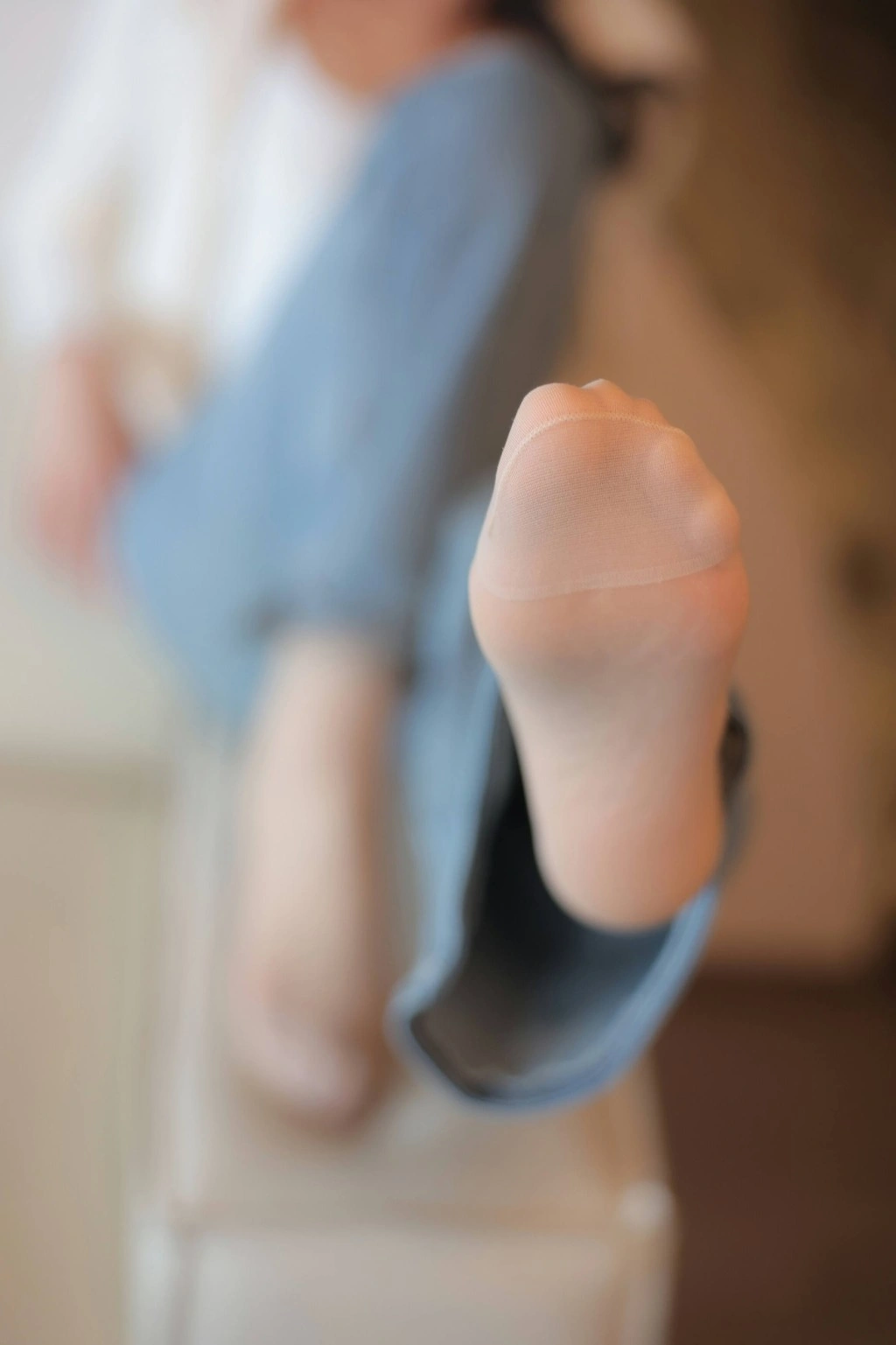 秀人网 桃妖夭 蓝色牛仔裤勾勒曼妙身姿私拍写真