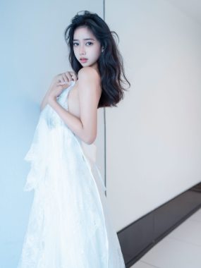 秀人网 时安安 纯白蕾丝长裙柔情私拍写真