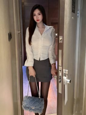 秀人网 绮里嘉 为夫还债的妩媚少妇私拍写真