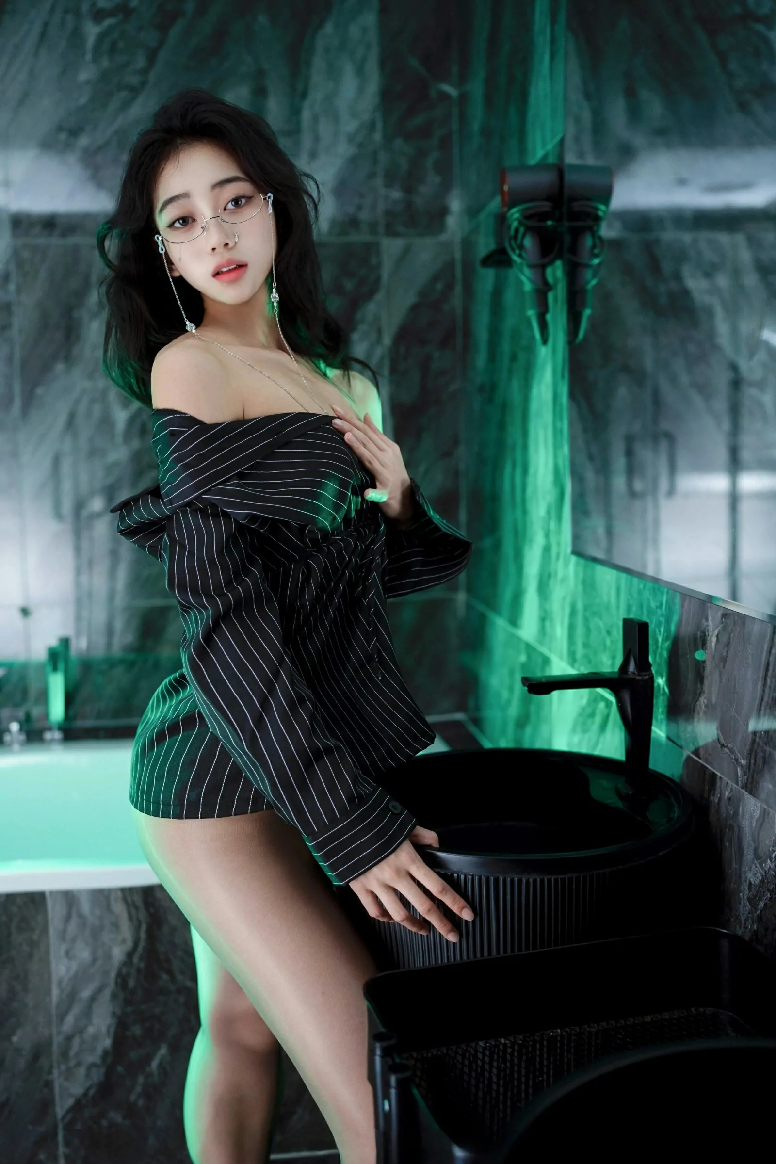 [XINGYAN星颜社] VOL.356 时安安 黑色衬衫 魅惑黑丝 性感写真 [76张]插图1