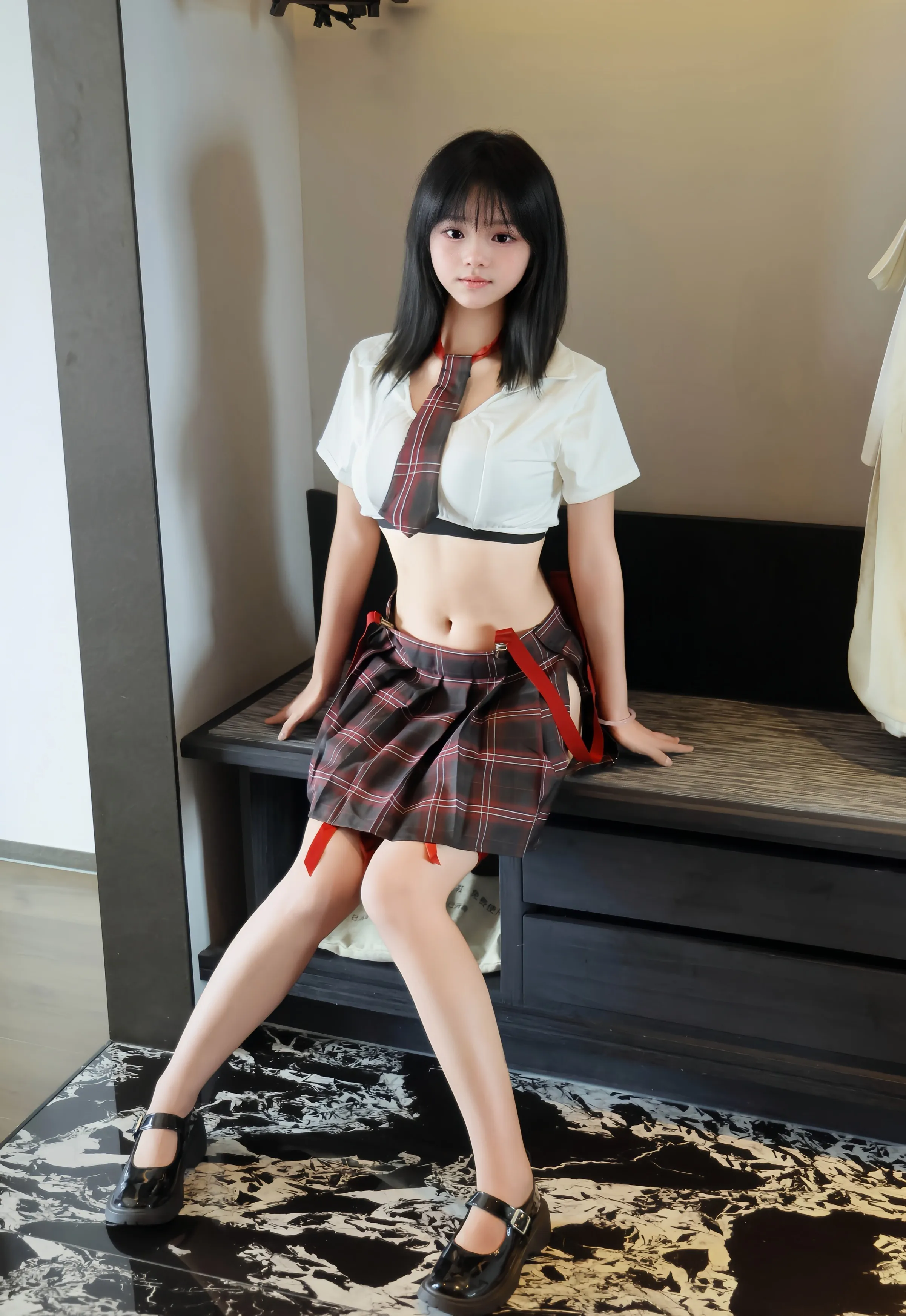 [XiuRen秀人网] No.10774 小泠 黑色格子裙 性感写真 [58张]