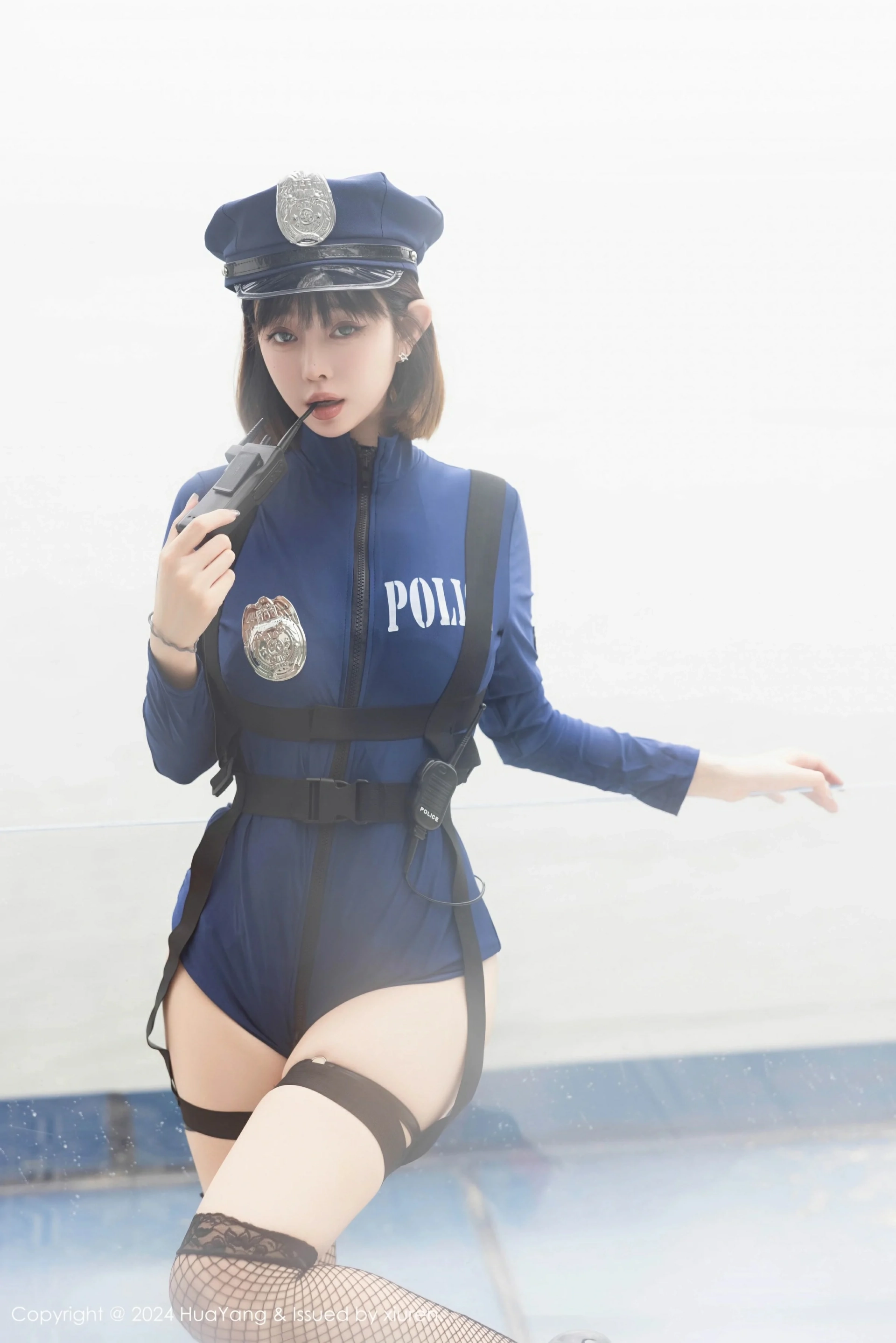 [HuaYang花漾写真] VOL.599 王雨纯 性感蓝色制服 黑色网袜 大理旅拍写真 [96张]插图1