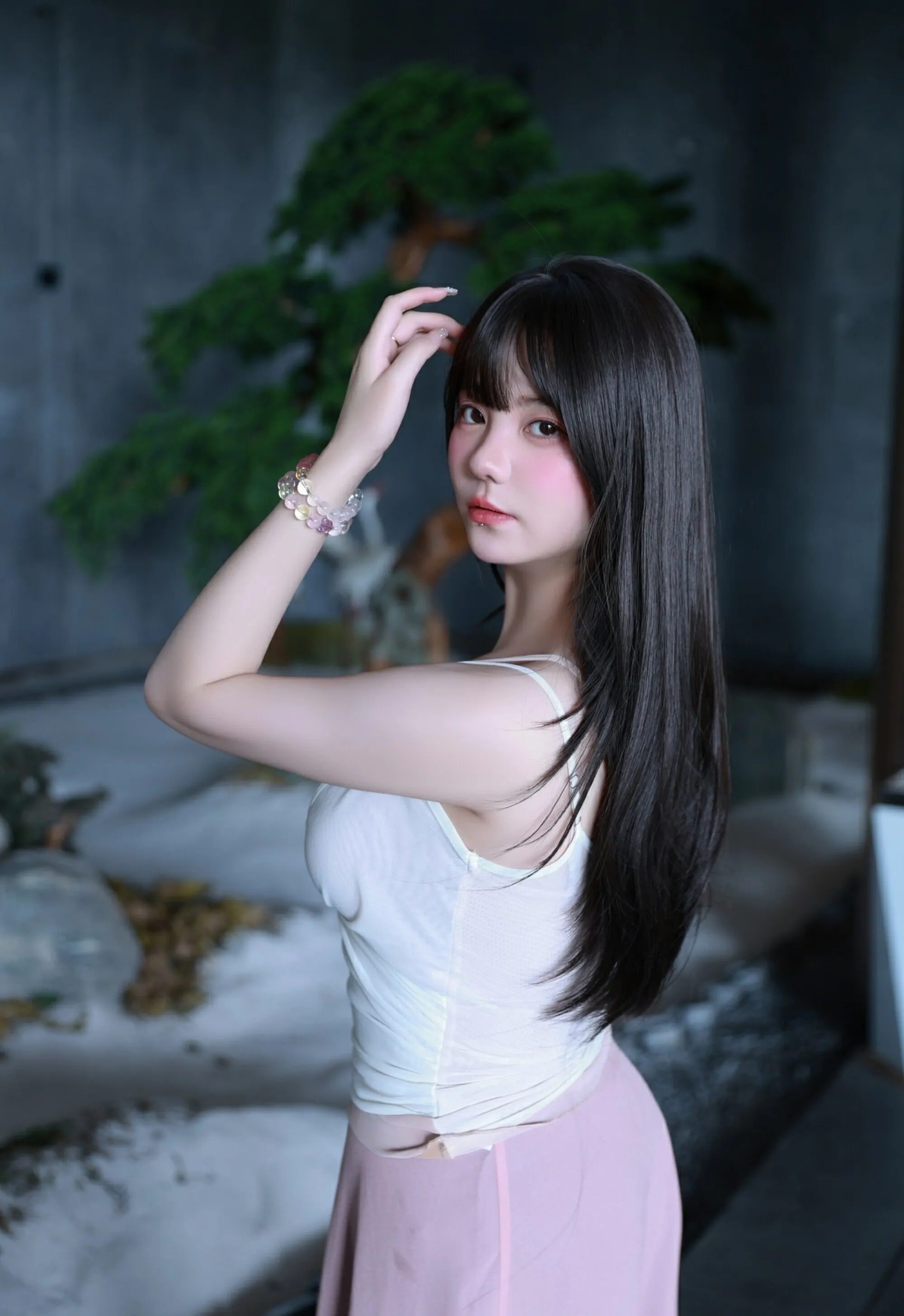 [XiuRen秀人网] No.10746 软情 粉色内衣 紫色长裙 性感写真 [86张]