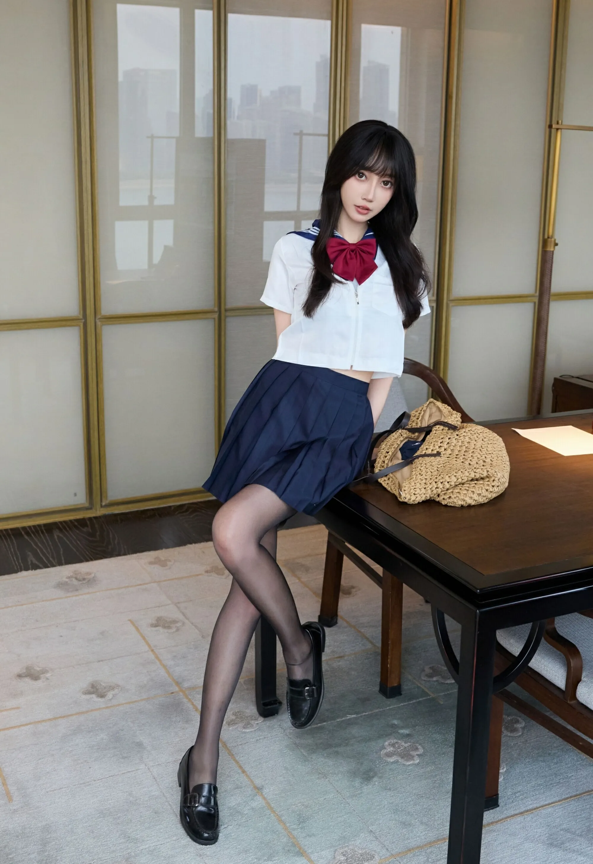 [XiuRen秀人网] No.10766 玥儿玥er JK制服 性感魅惑黑丝 上海旅拍写真 [68张]