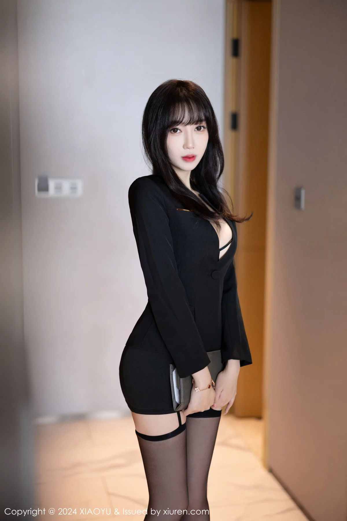 [XIAOYU语画界] VOL.1193 月崽 黑色时尚上衣 魅惑黑丝 性感写真 [83张]插图