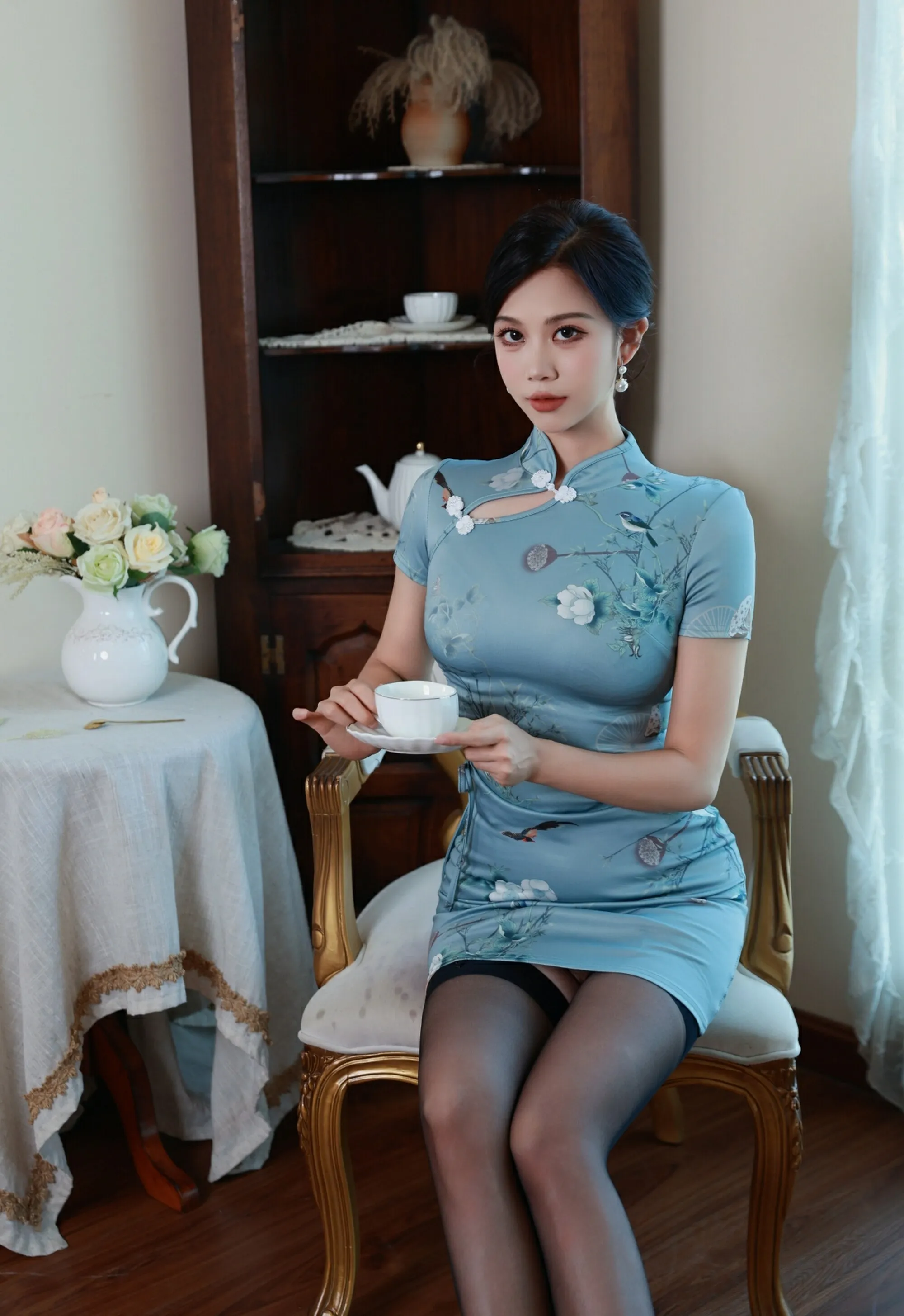 [XiuRen秀人网] No.10753 玫瑰我爱你 蓝色旗袍 魅惑黑丝 性感写真 [70张]