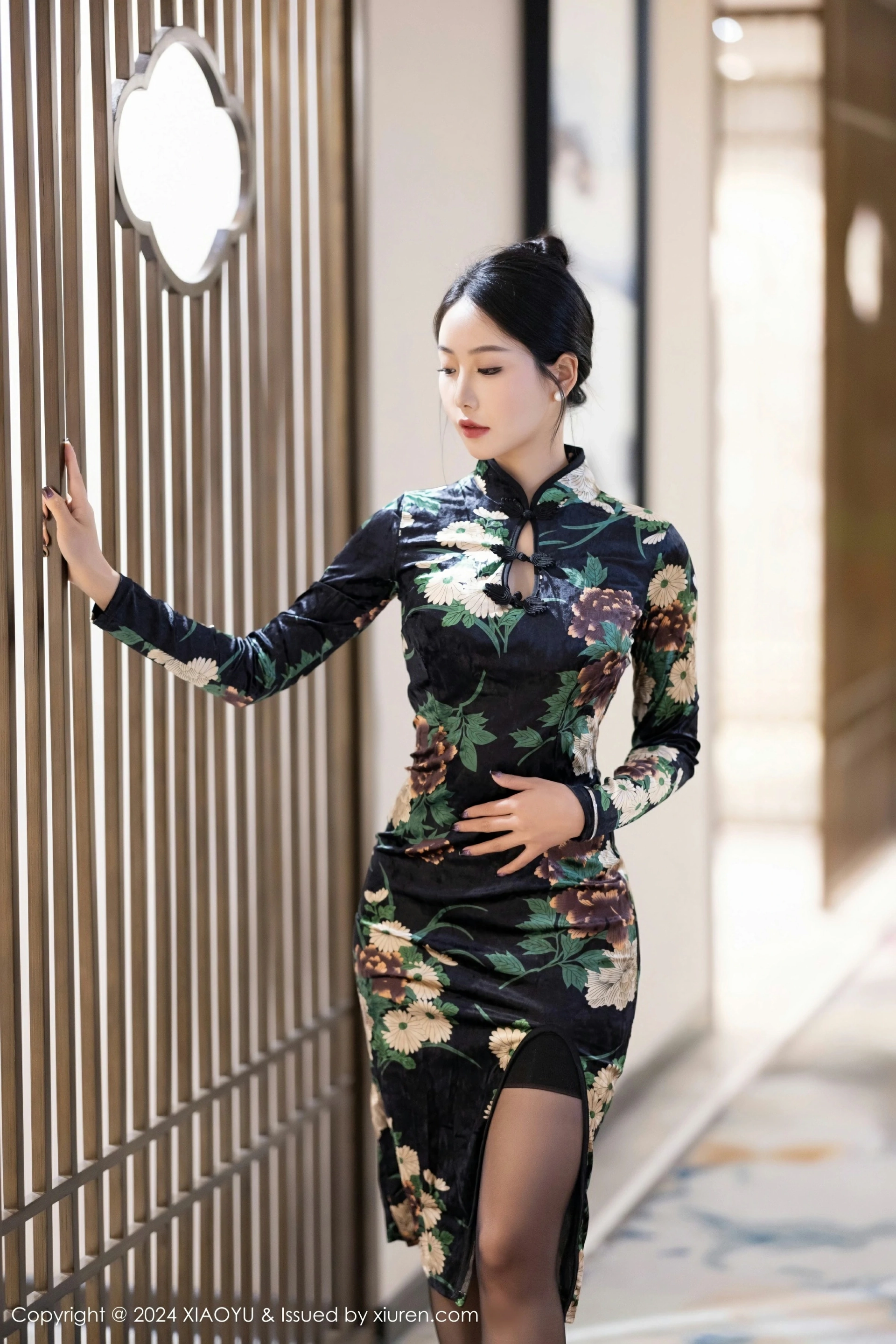 [XIAOYU语画界] VOL.1218 苏苏阿 黑色旗袍 黑色蕾丝内衣 性感写真 [83张]插图