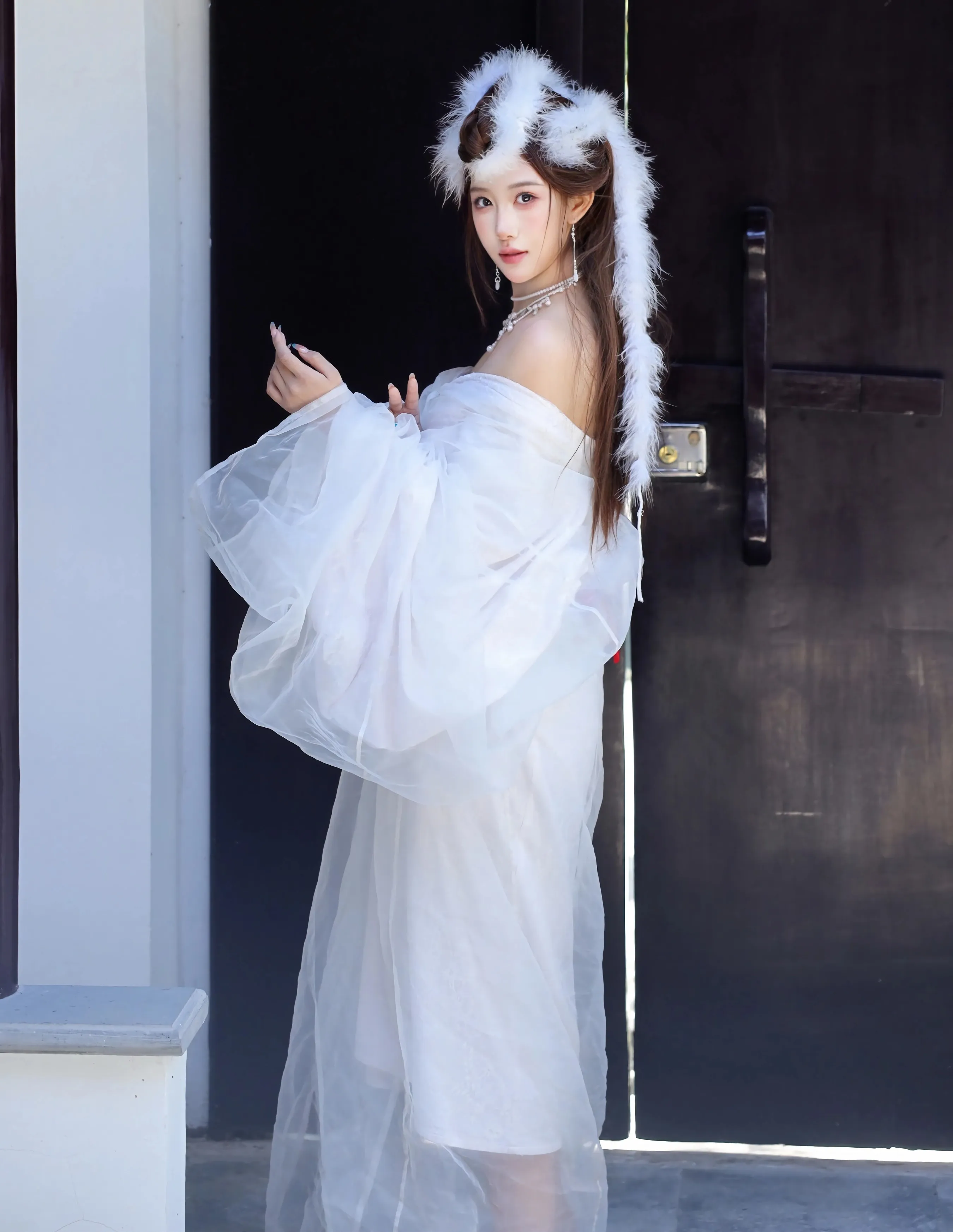 [XiuRen秀人网] No.10843 金允希Yuki 白色锦毛鼠装扮 性感写真 [78张]插图