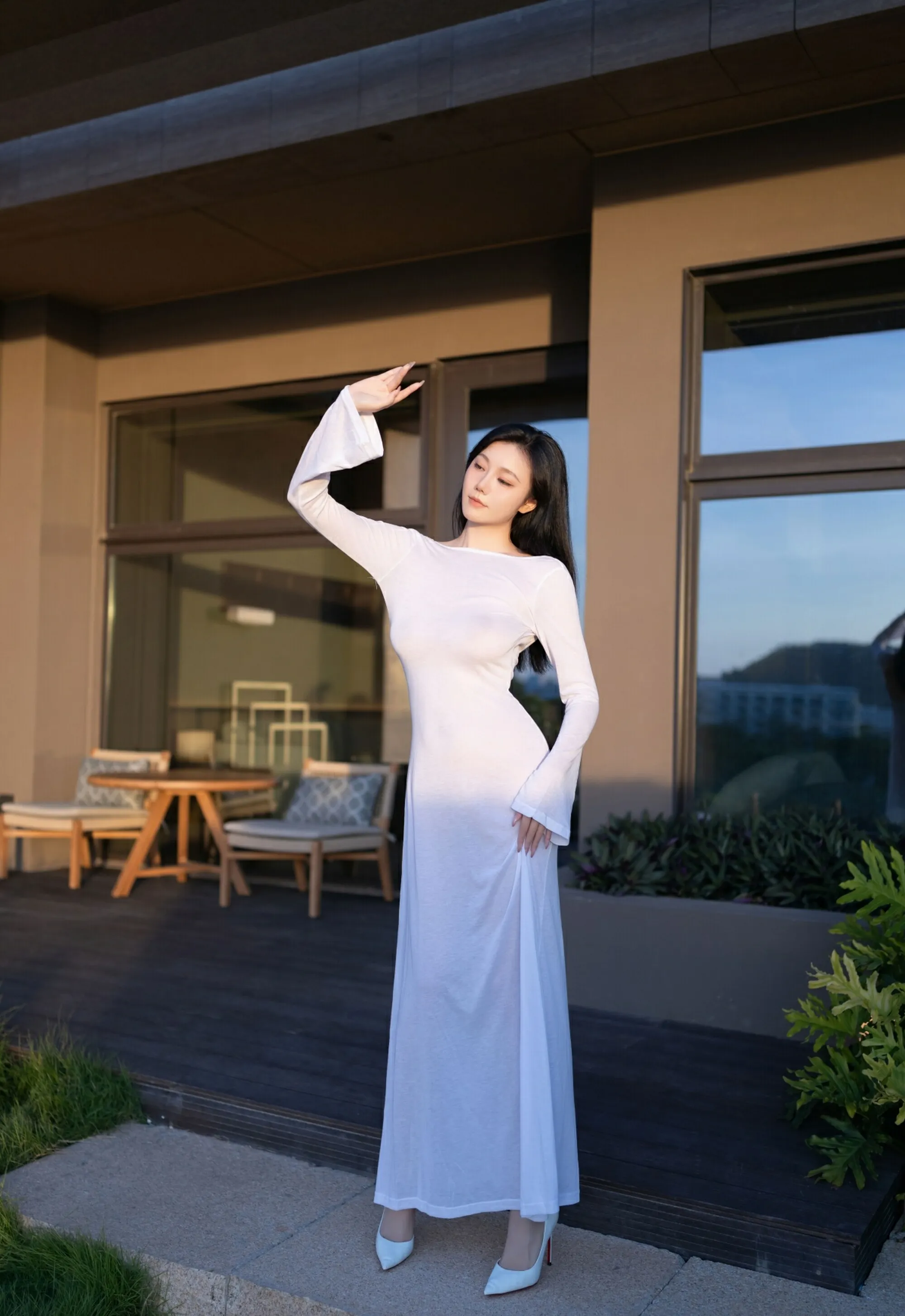 [XiuRen秀人网] No.10747 安然anran 白色连衣裙 诱人肉色丝袜 性感写真 [80张]