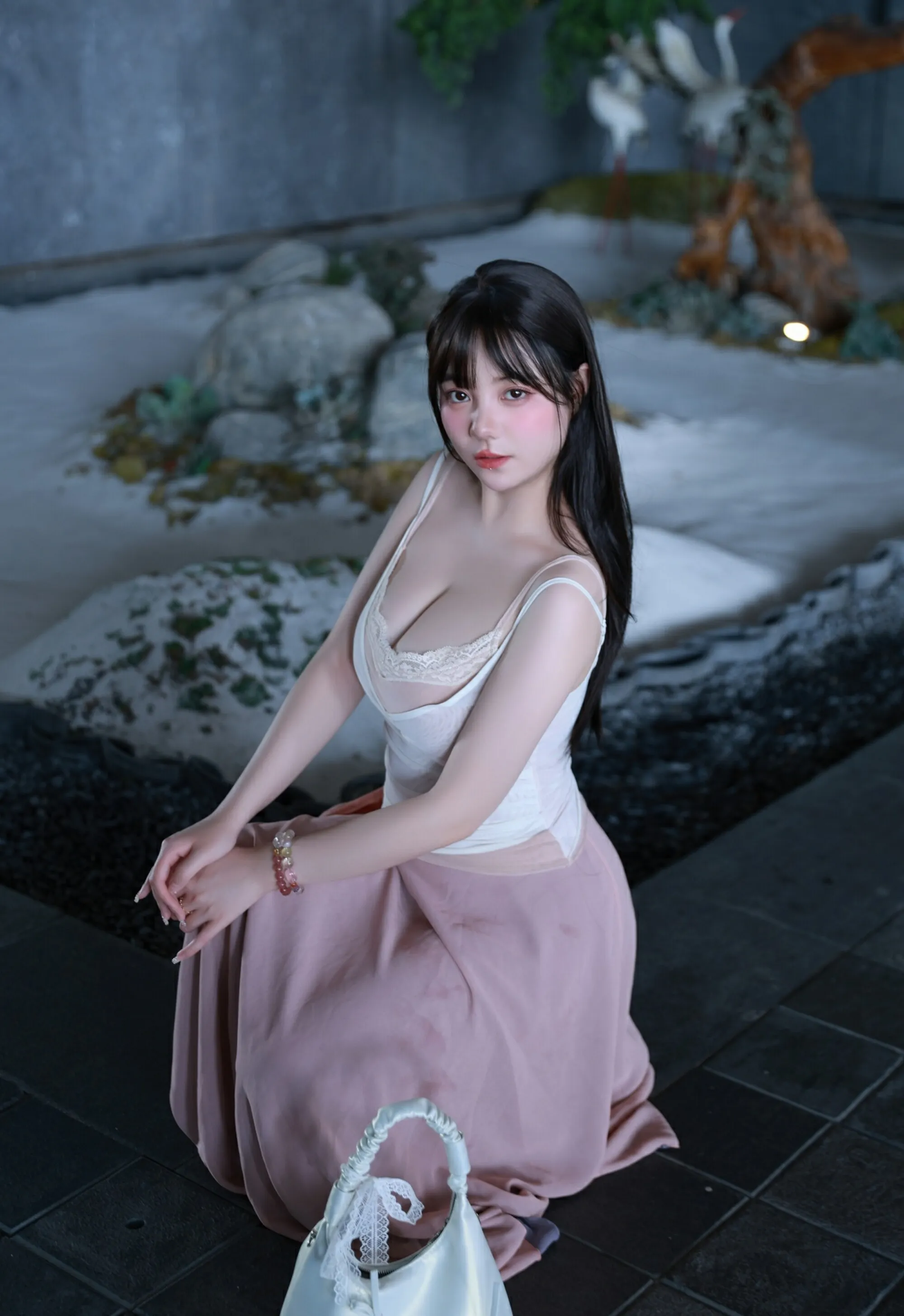 [XiuRen秀人网] No.10746 软情 粉色内衣 紫色长裙 性感写真 [86张]