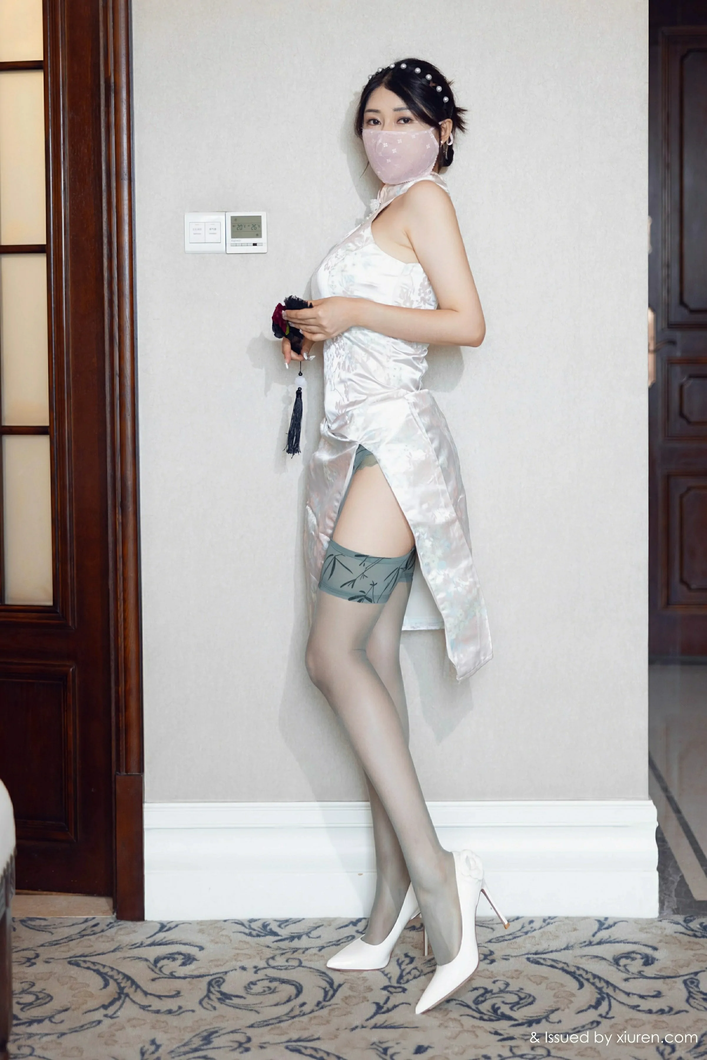 [HuaYang花漾写真] VOL.606 凯竹Quinn 白色旗袍 浅色丝袜 性感写真 [80张]插图