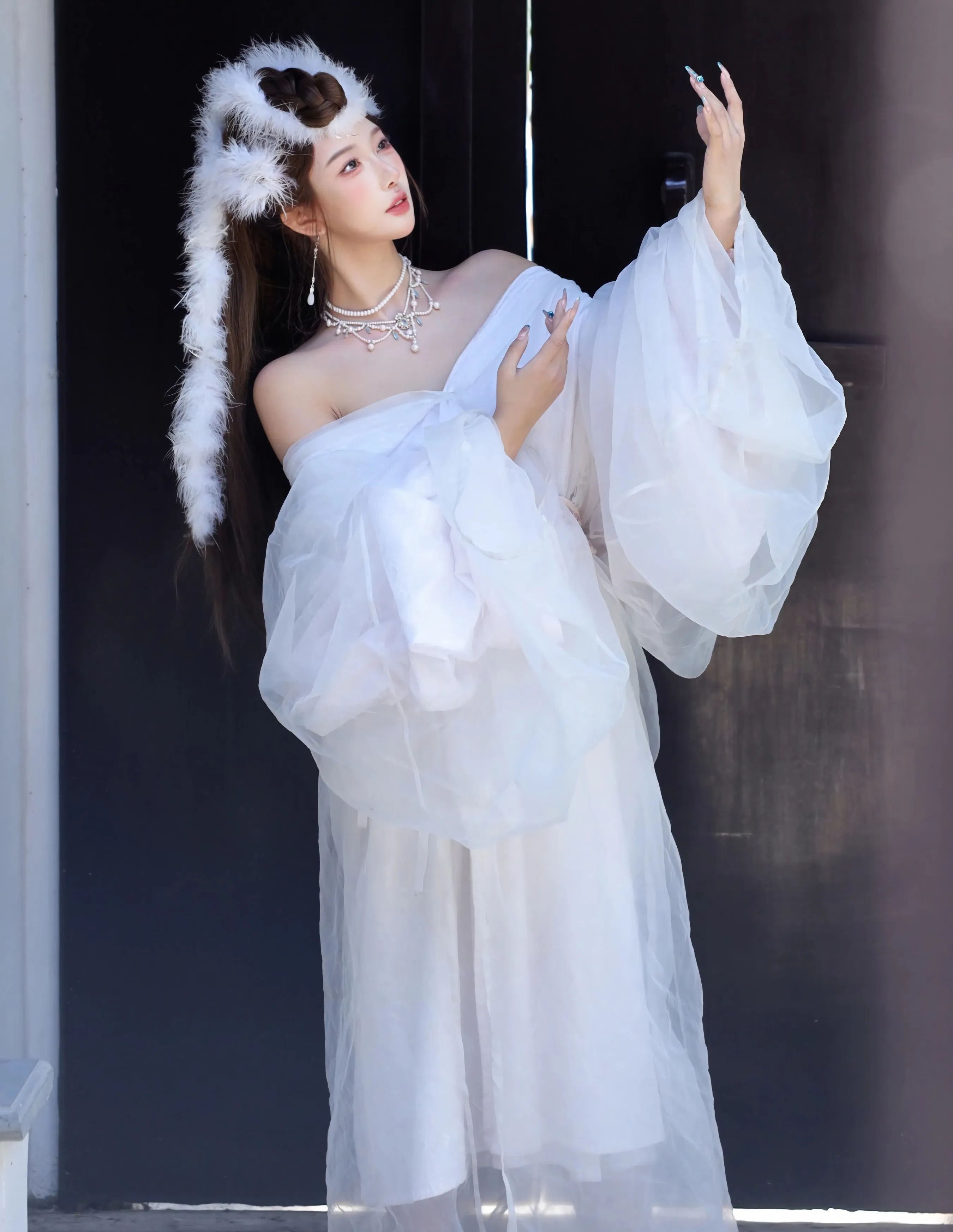 [XiuRen秀人网] No.10843 金允希Yuki 白色锦毛鼠装扮 性感写真 [78张]插图