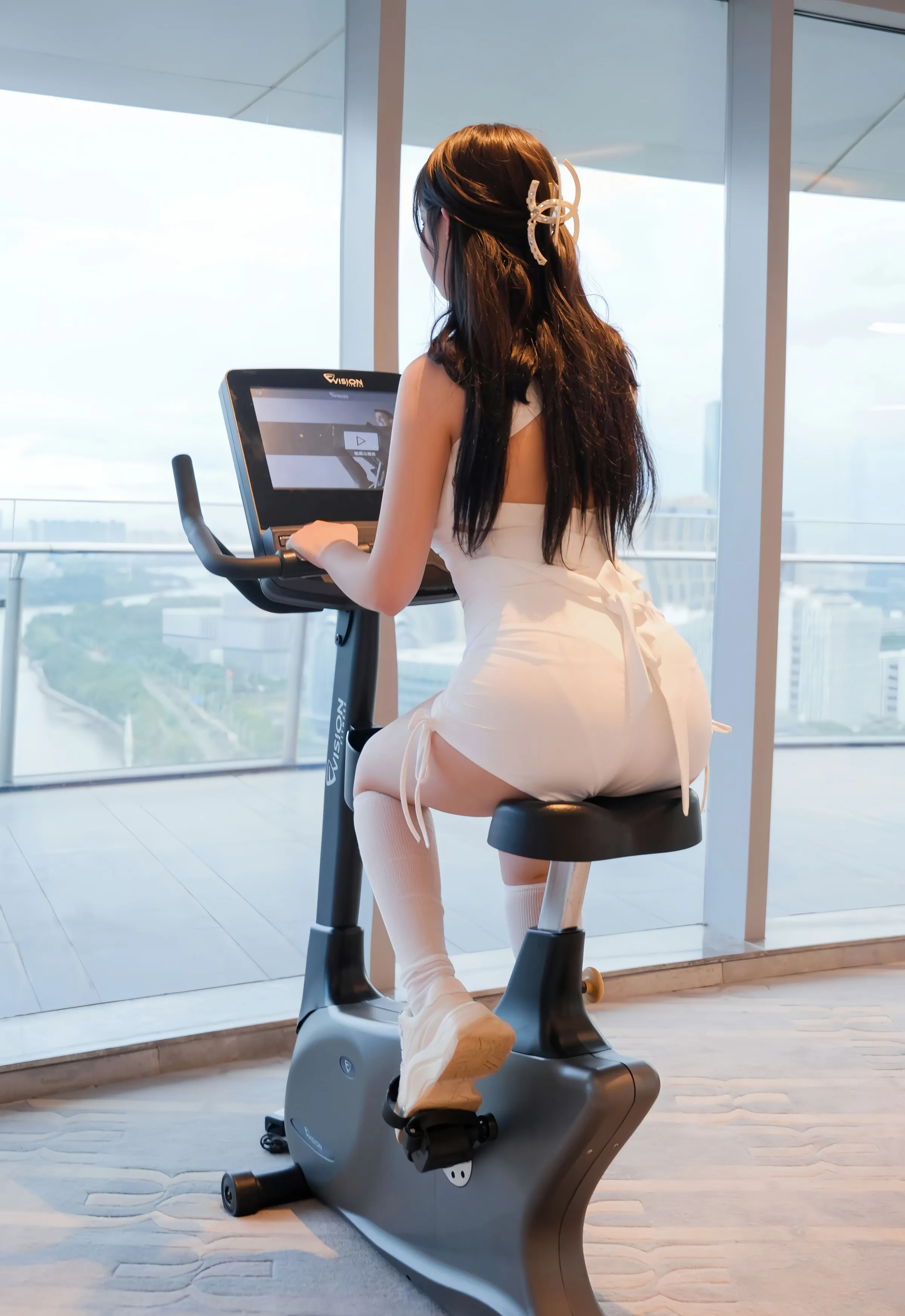 [XiuRen秀人网] No.10808 软情 白色运动服 性感写真 [81张]