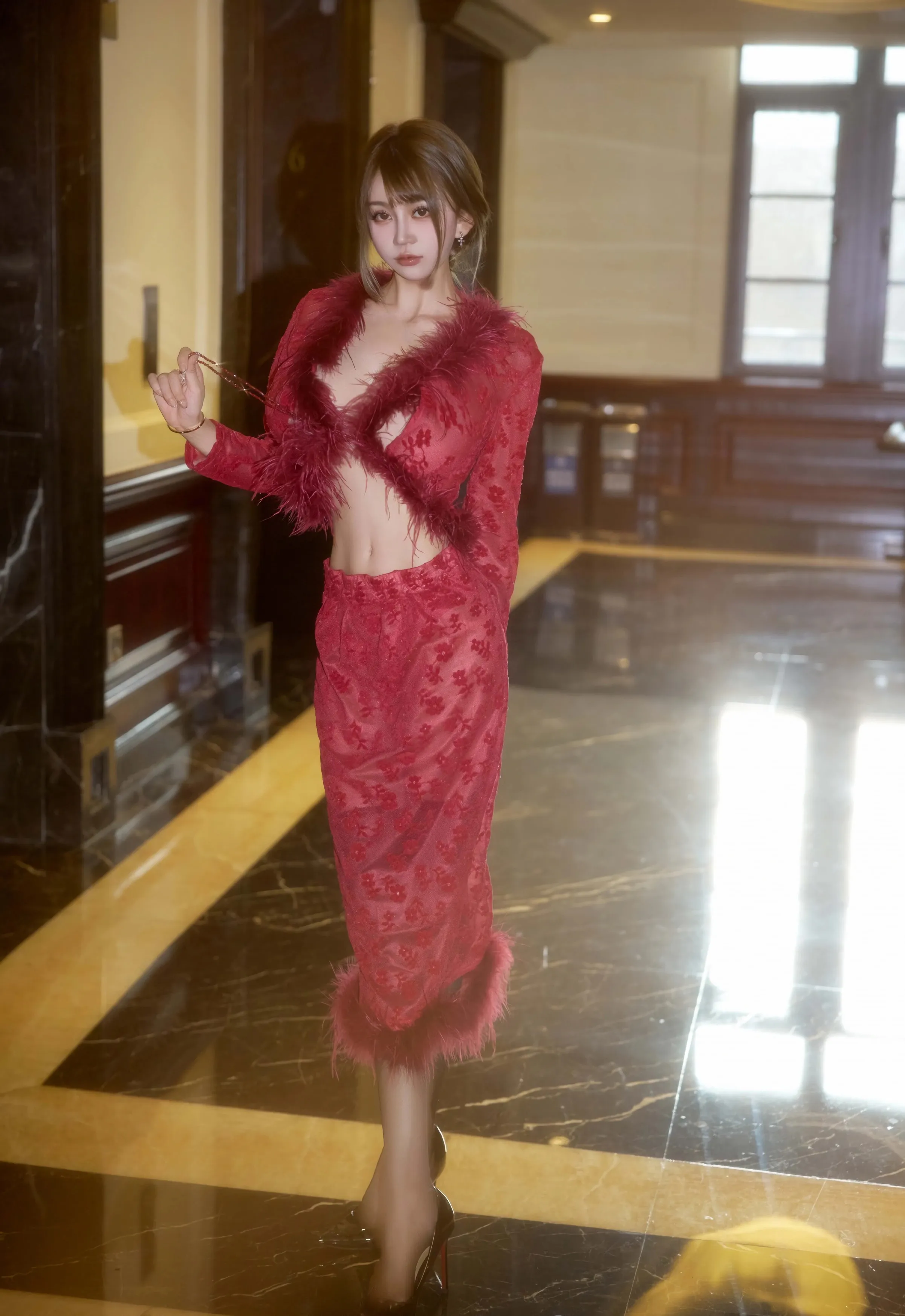 [XiuRen秀人网] No.10848 Zoe柚柚 红色复古服饰 性感写真 [52张]