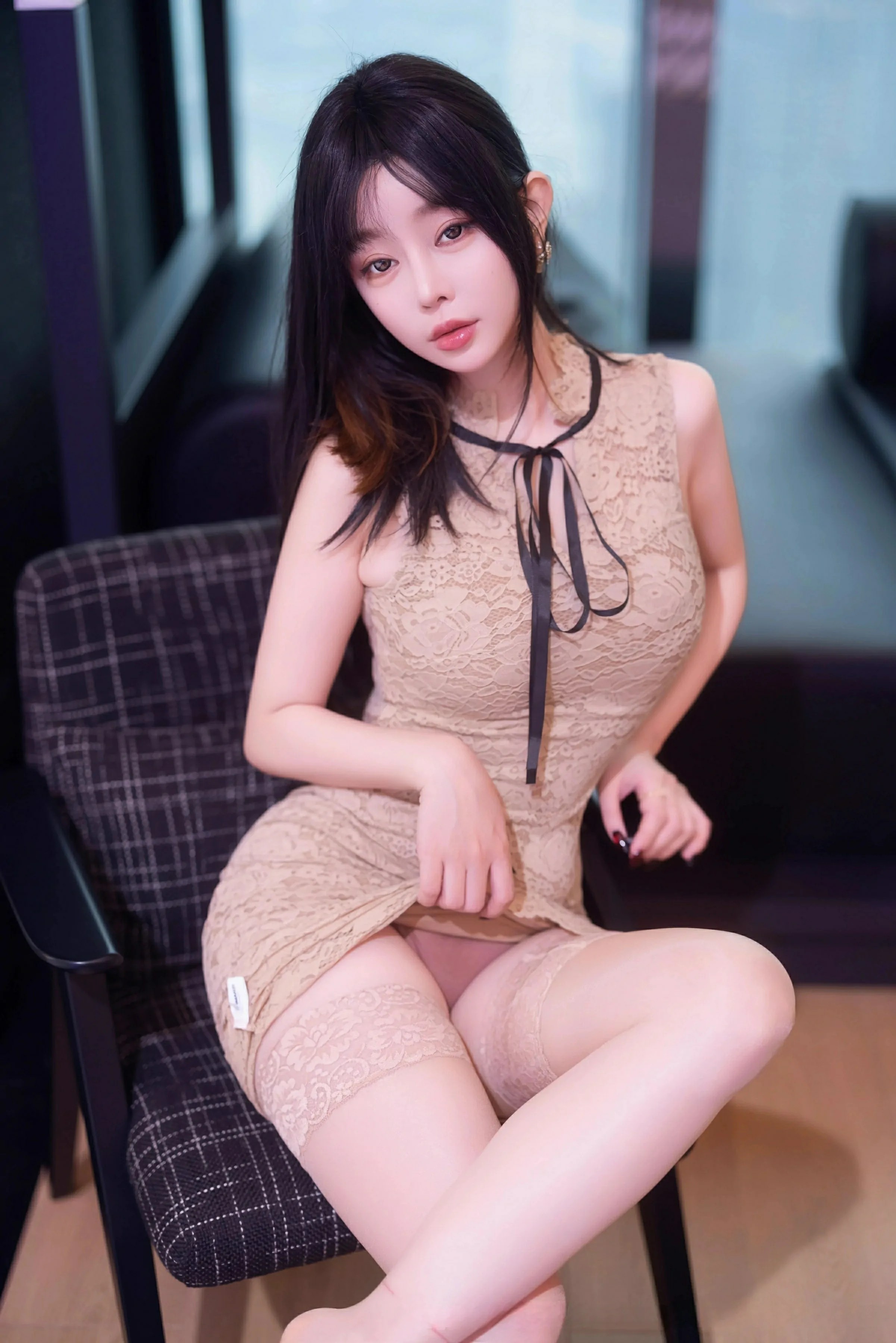 [HuaYang花漾写真] VOL.632 王雨纯 浅色连衣短裙 诱人肉丝 性感写真 [82张]插图1
