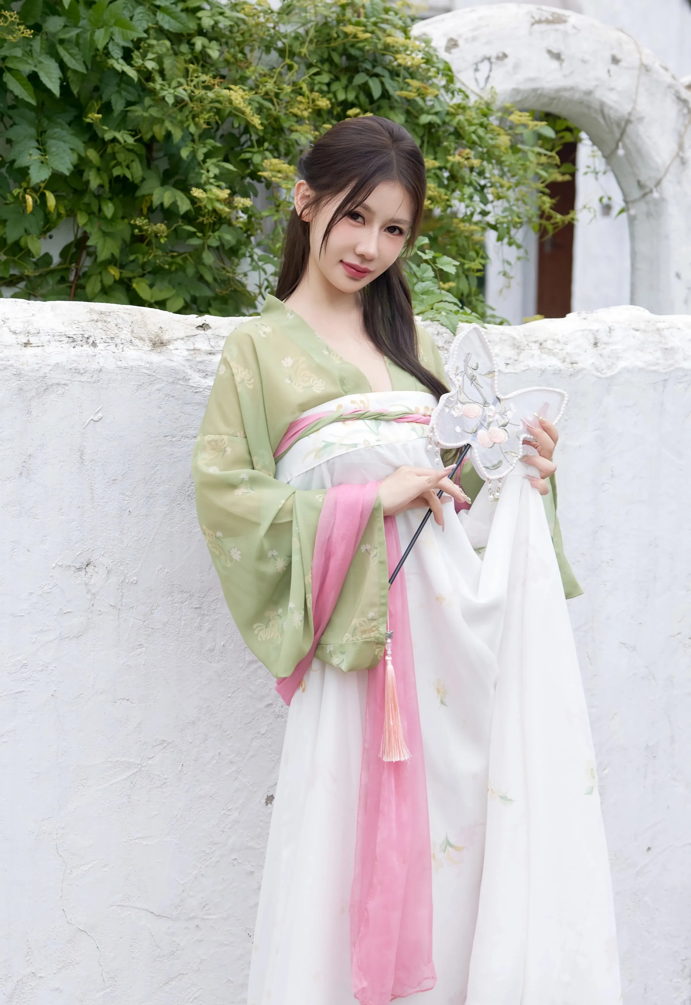 [XiuRen秀人网] No.10834 尹甜甜sunny 性感汉服装扮 中秋主题 上海旅拍写真 [83张]插图