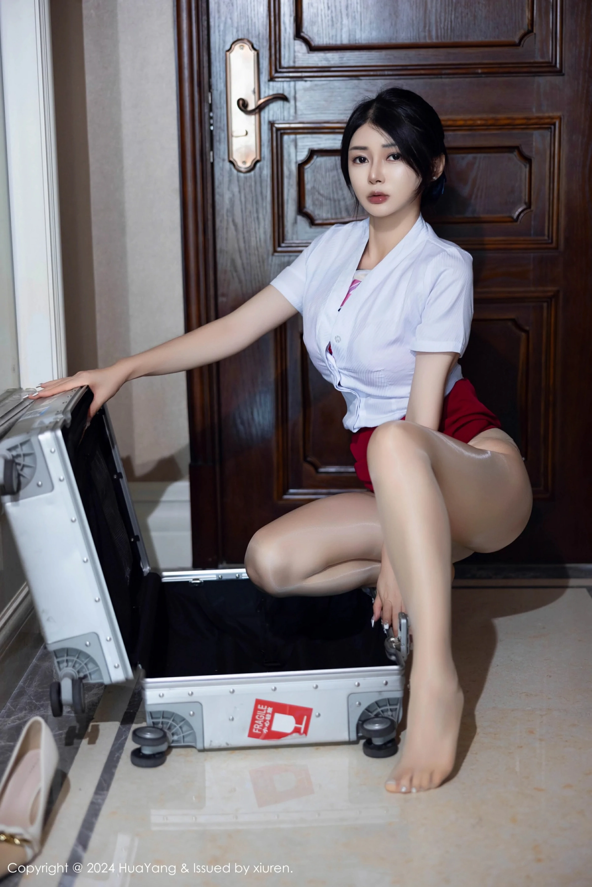 [HuaYang花漾写真] VOL.605 凯竹Quinn 空姐制服 原色丝袜 性感写真 [80张]插图1