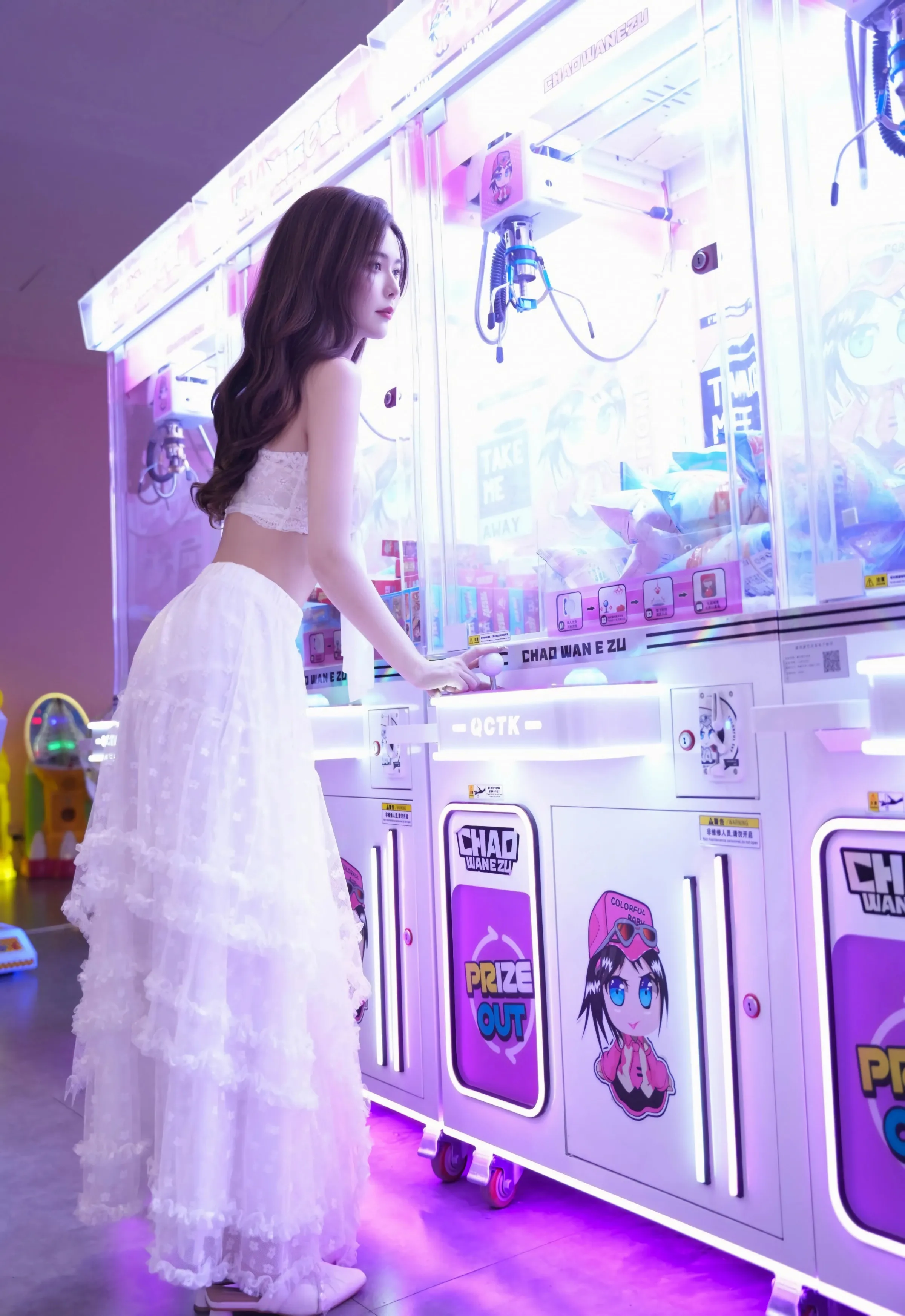 [XiuRen秀人网] No.10791 拍黄瓜girl 白色连衣裙 性感写真 [74张]