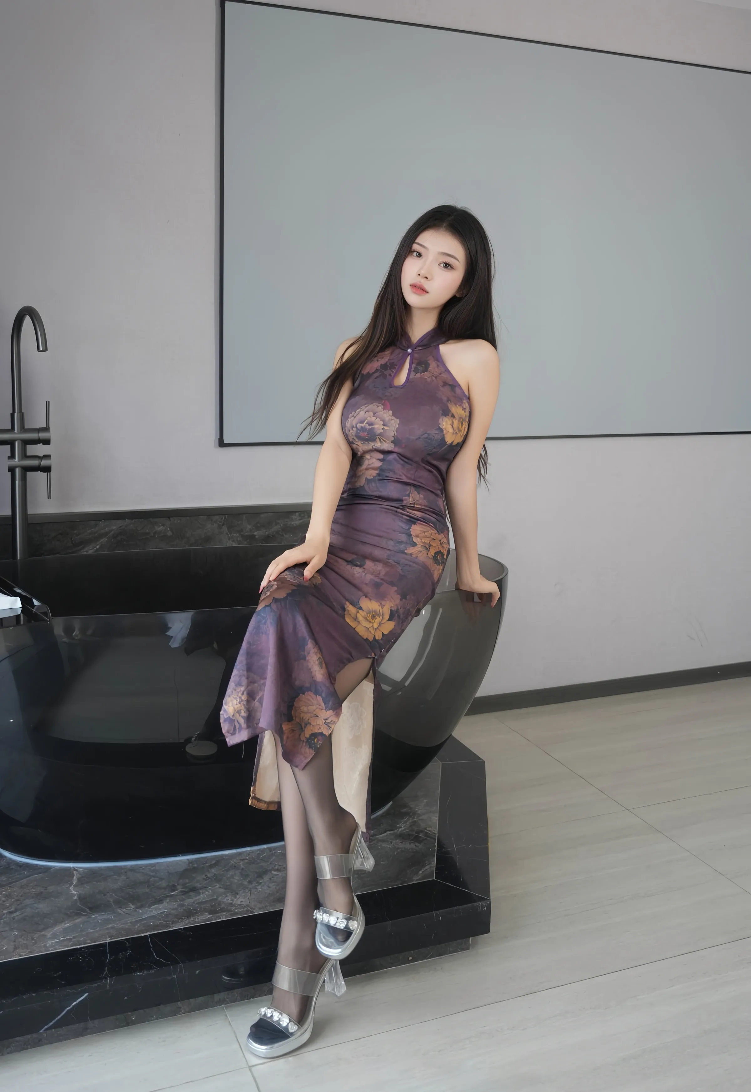 [XiuRen秀人网] No.10771 小奶娇 新人首套写真 性感紫色旗袍 魅惑黑丝 [73张]插图1